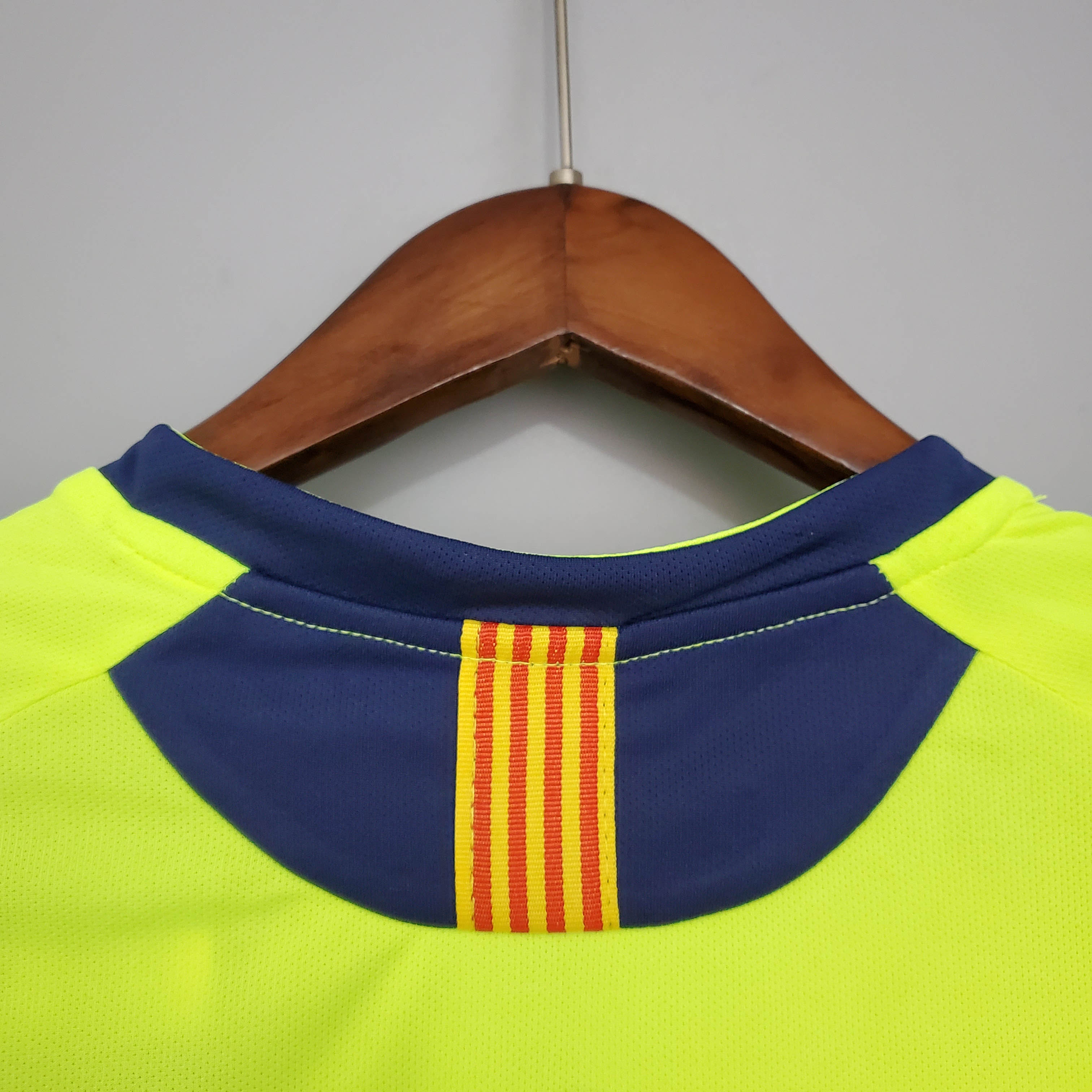 2005/2006 Retro Barcelona Away Football Shirt 1:1 Thai Quality:football jersey mysite: unitedjerseyfootball 邓江浪:football