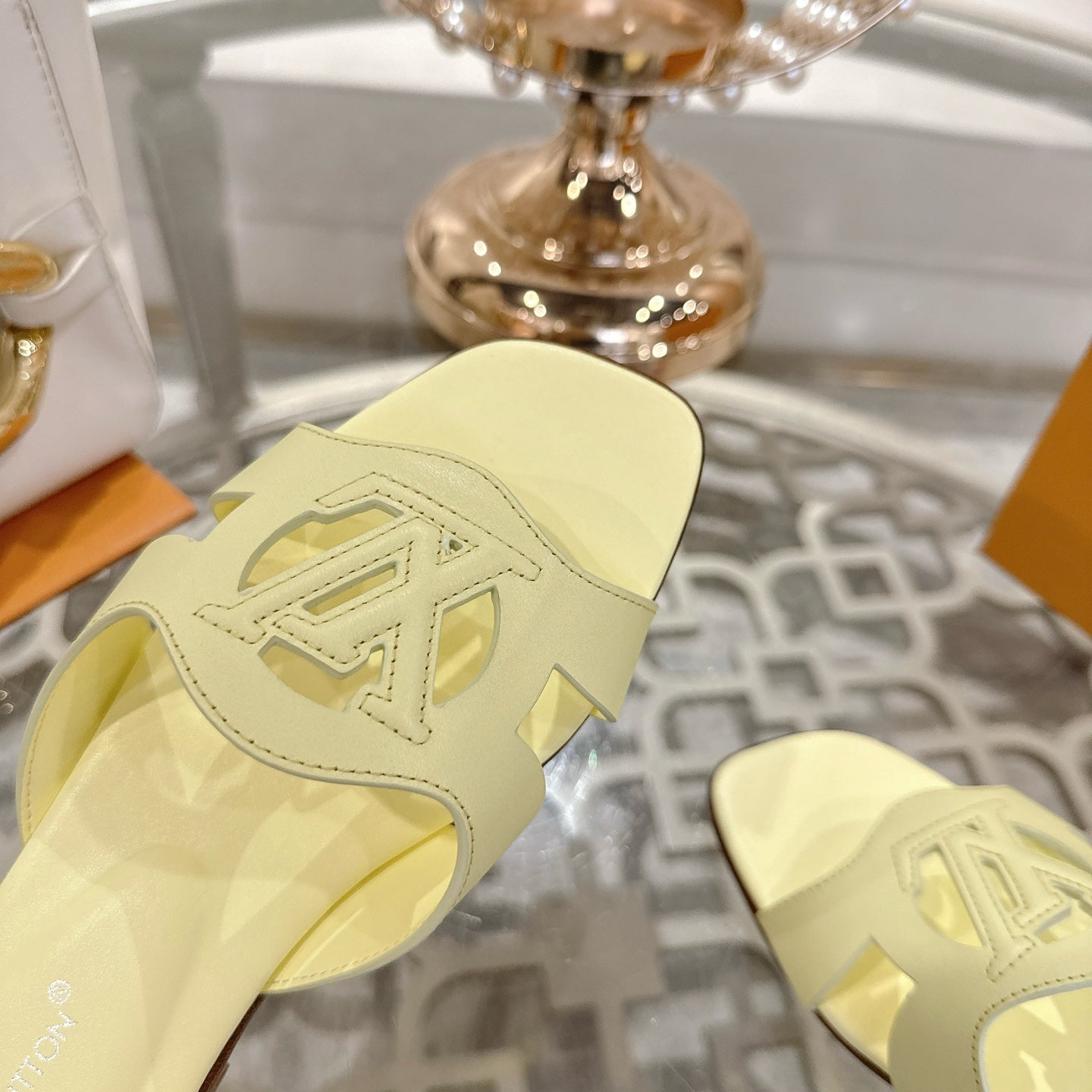 ISOLA FLAT SLIDE IN PALE YELLOW CALFSKIN、mysite、Cacoeks