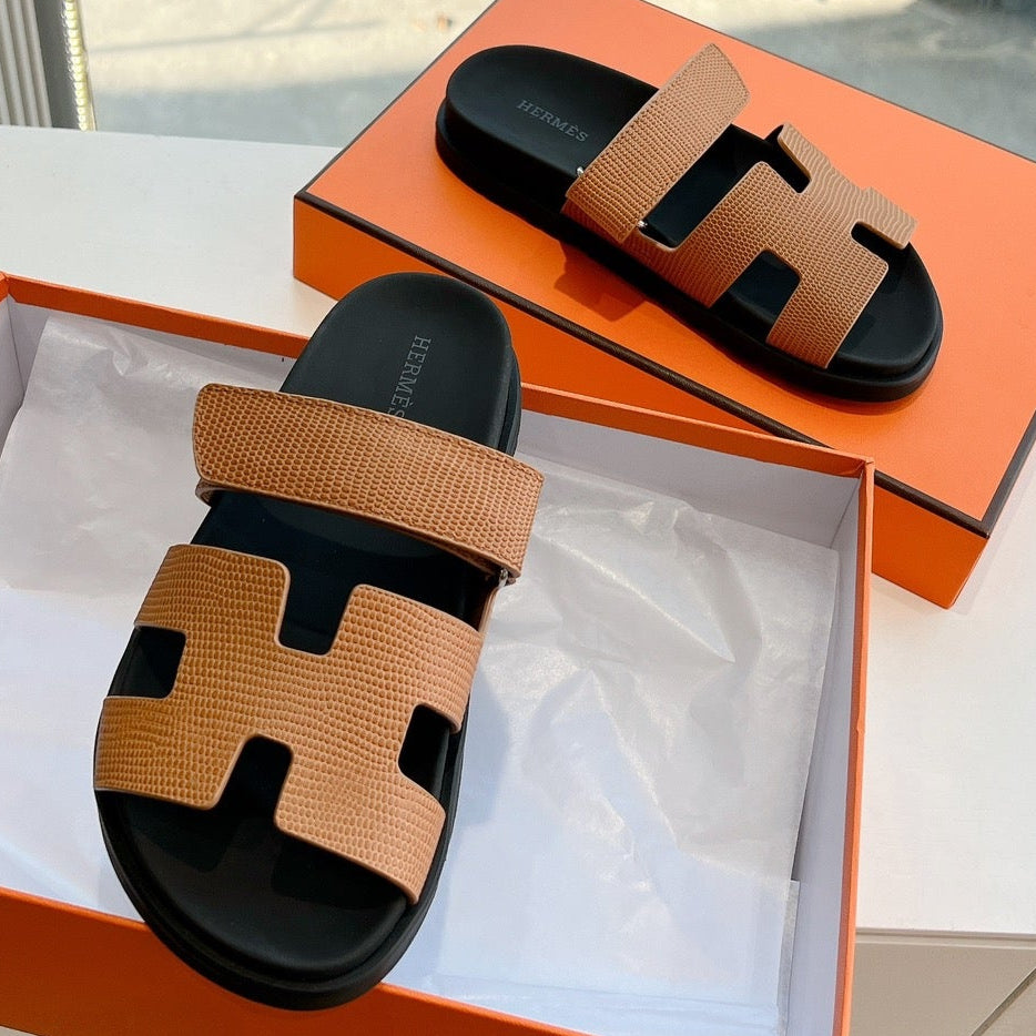 CHYPRE SANDAL IN CIDER BROWN SHINY GRAINED CALFSKIN、mysite、Cacoeks