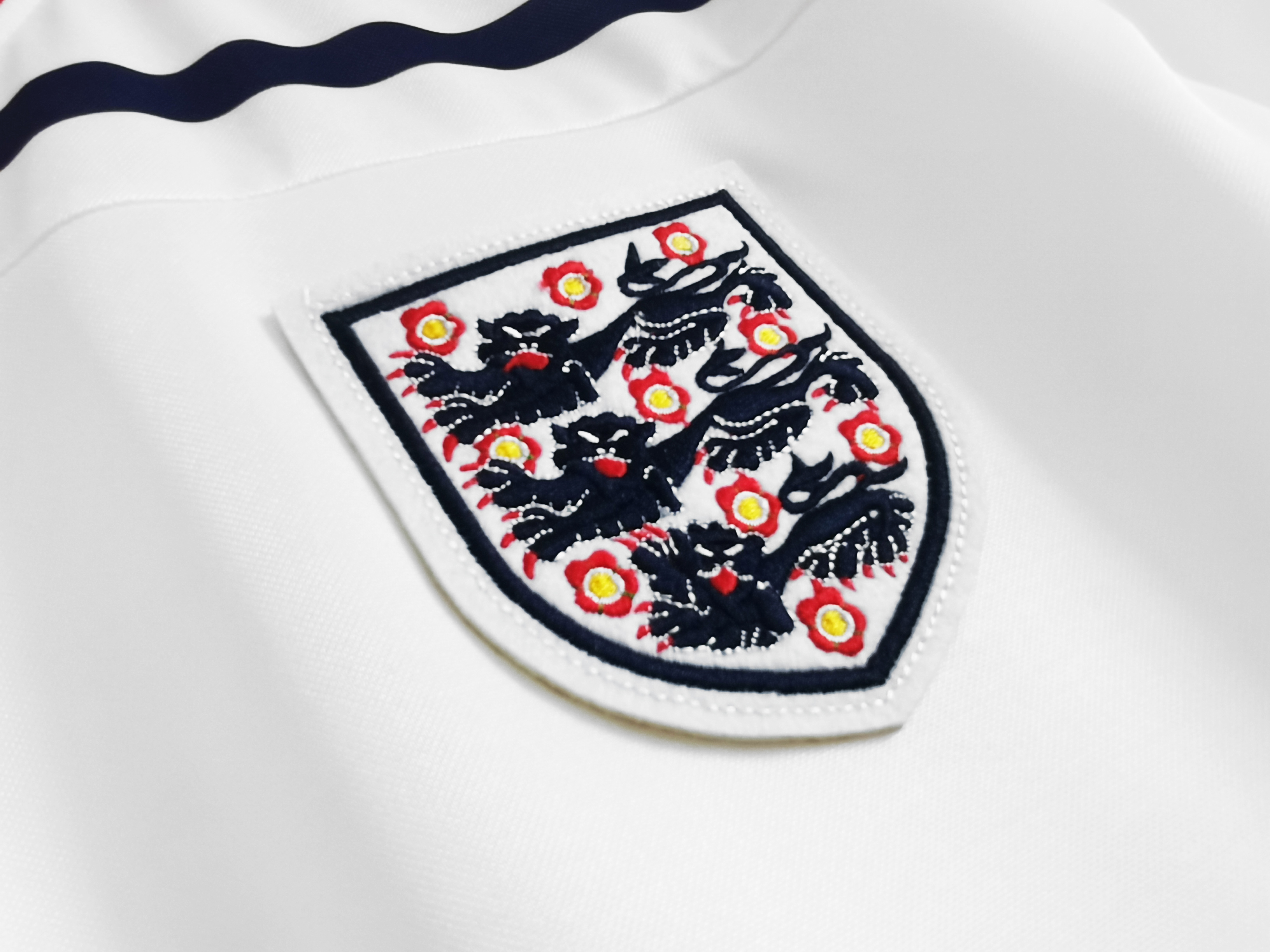 GlobeJersey-Retro England 1982 Home Stadium Jersey