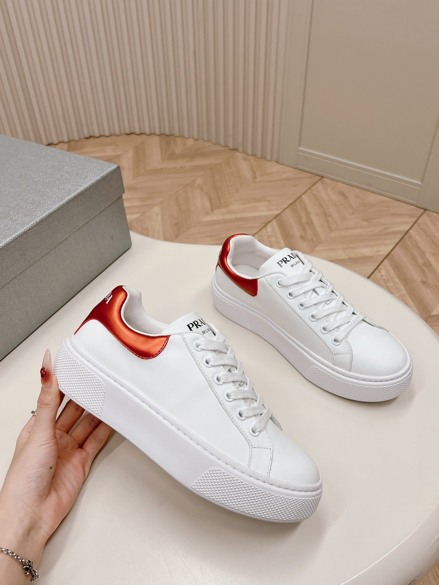 PRA RETRO SNEAKERS WHITE AND CRIMSON CALFSKIN、mysite、Cacoeks