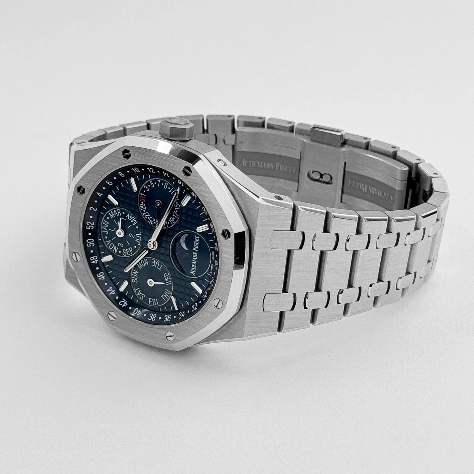 Audemars Piguet Royal Oak Chronograph 26574ST.OO.1220ST.02 Super Clone Watch – Blue Dial Stainless Steel Replica
