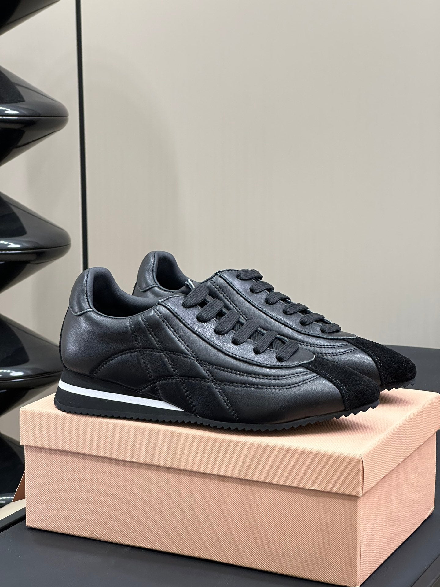 POINTED SPORTS SHOES BLACK LAMBSKIN、mysite、Cacoeks