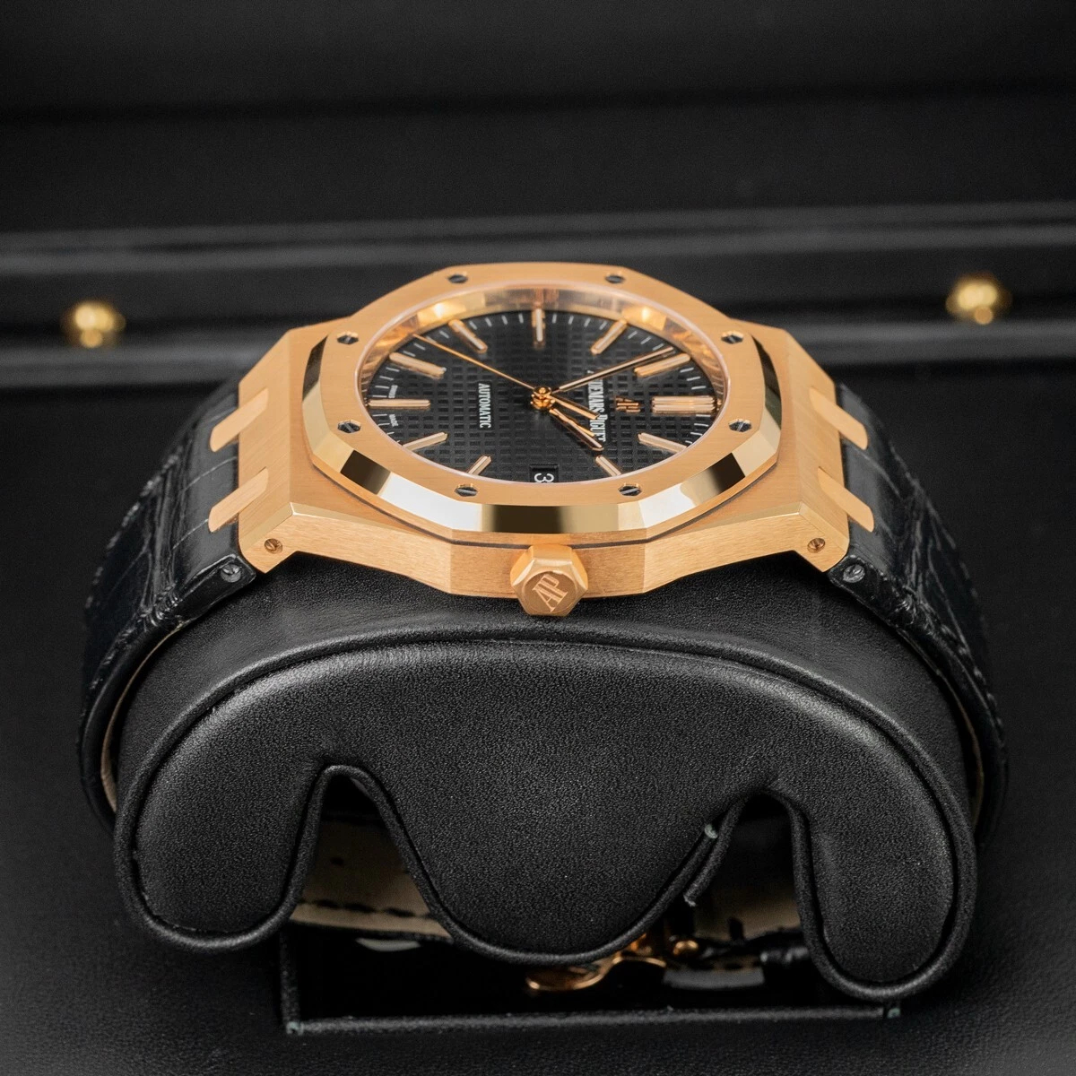 Audemars Piguet Royal Oak 15400OR.OO.D002CR.01 Super Clone Watch – Rose Gold Black Dial Leather Strap Replica