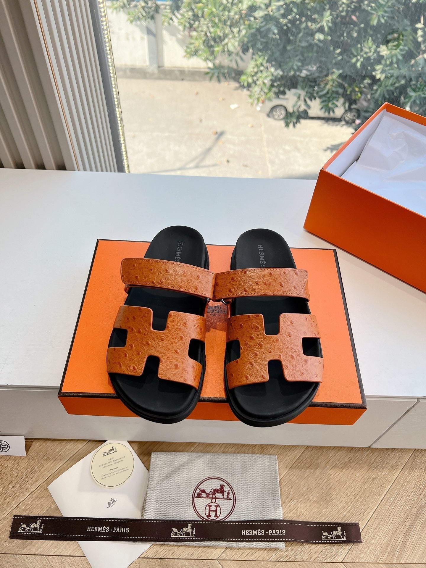 CHYPRE SANDAL IN VIVID ORANGE GRAINED CALFSKIN、mysite、Cacoeks