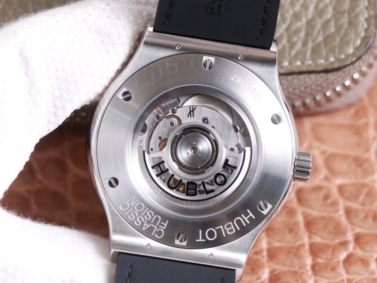 Hublot Classic Fusion Skull Titanium Full Pave 511.NX.9000.LR.1704.SKULL 45mm-fasswatch