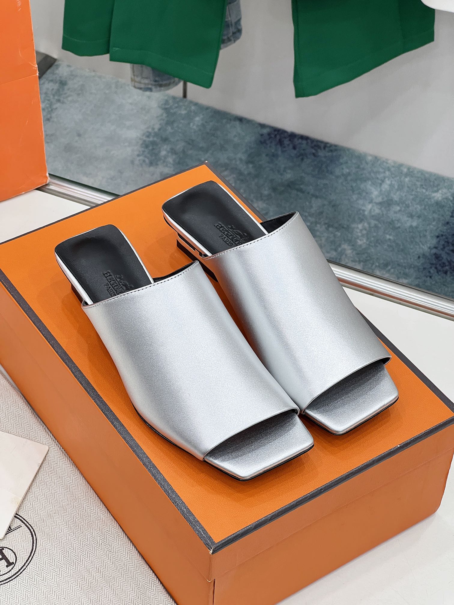 IDOLE SANDAL IN SILVER CALFSKIN、mysite、Cacoeks