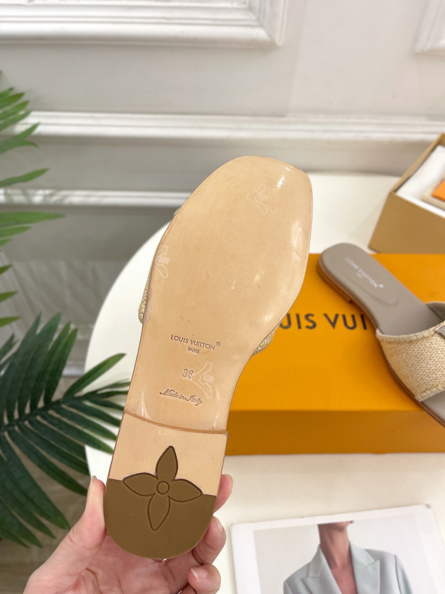 LV WOMEN CAPRI FLAT MULES IN TAN BROWN LEATHER AND RAFFIA、mysite、Cacoeks