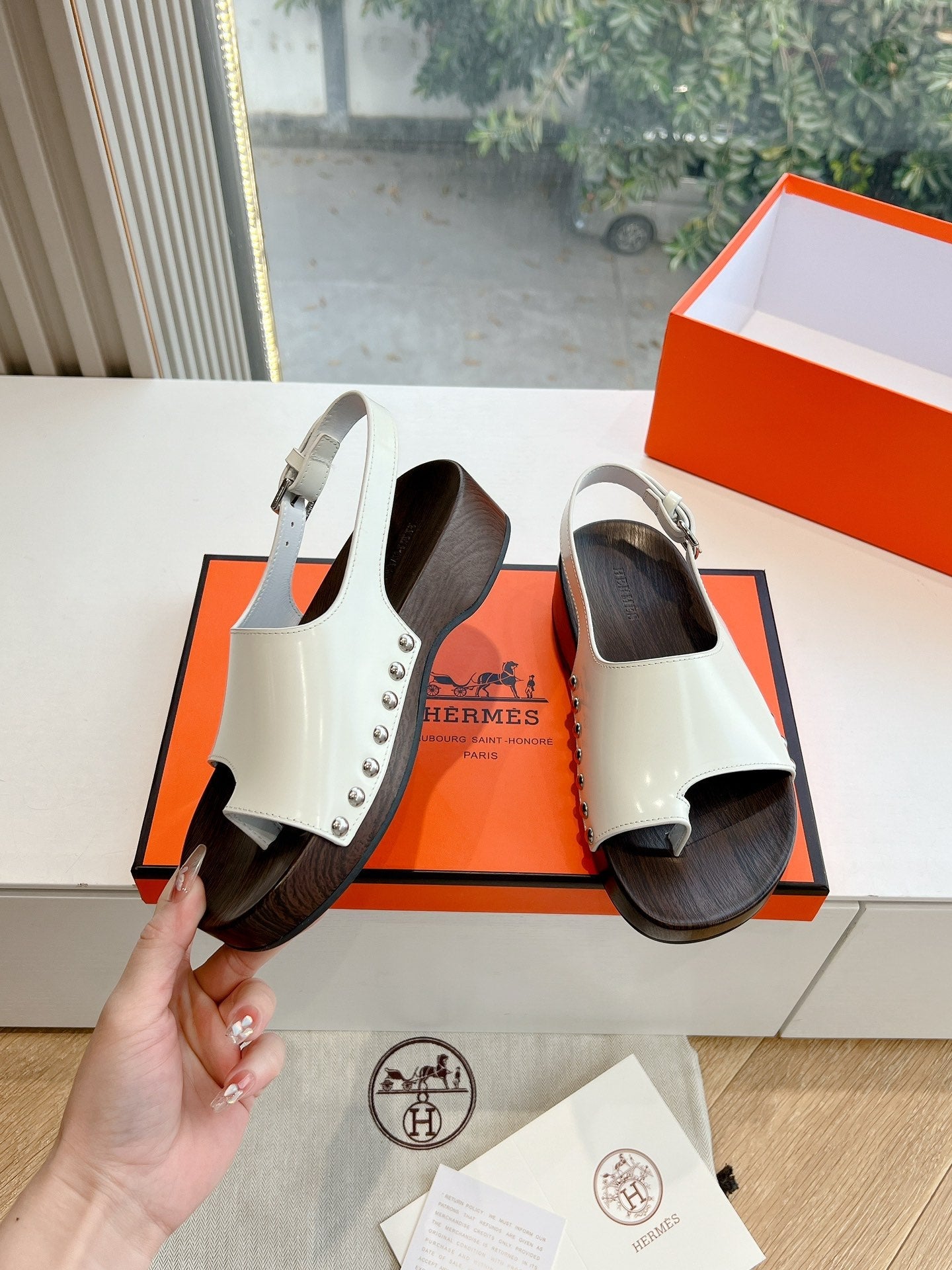 FLAT SANDAL IN WHITE CALFSKIN、mysite、Cacoeks