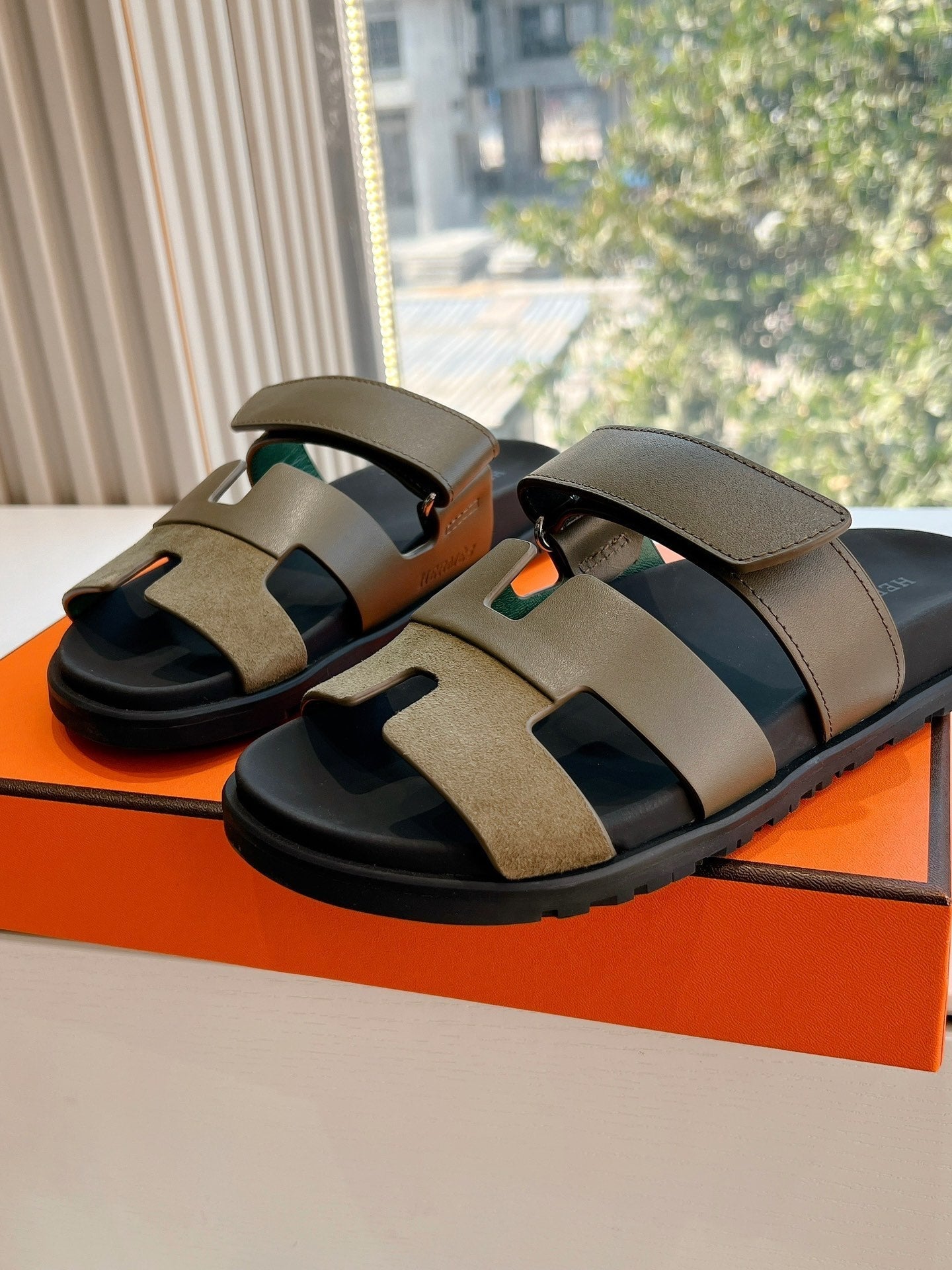 CHYPRE SANDAL IN ARMY GREEN SUEDE AND CALFSKIN、mysite、Cacoeks