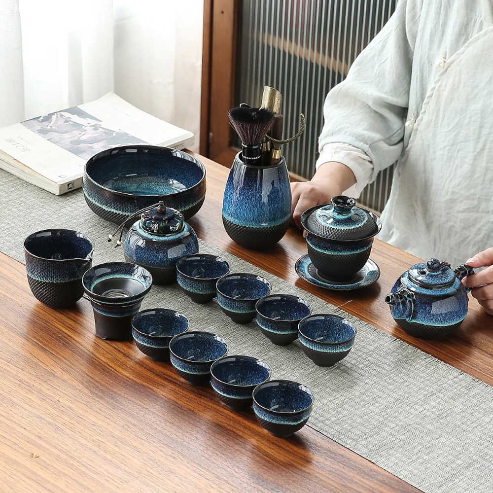 GEEK BAR-https://www.hot-toy.com/