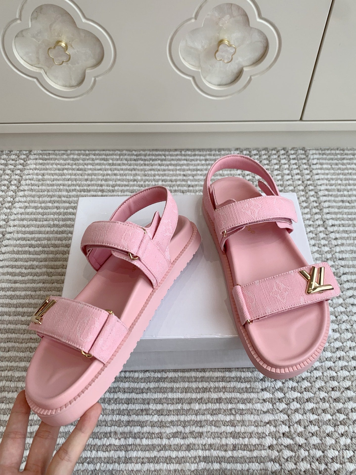 LV SANDALS 25S IN LIGHT PINK DENIM AND CALFSKIN WITH GOLD HARDWARE、mysite、Cacoeks