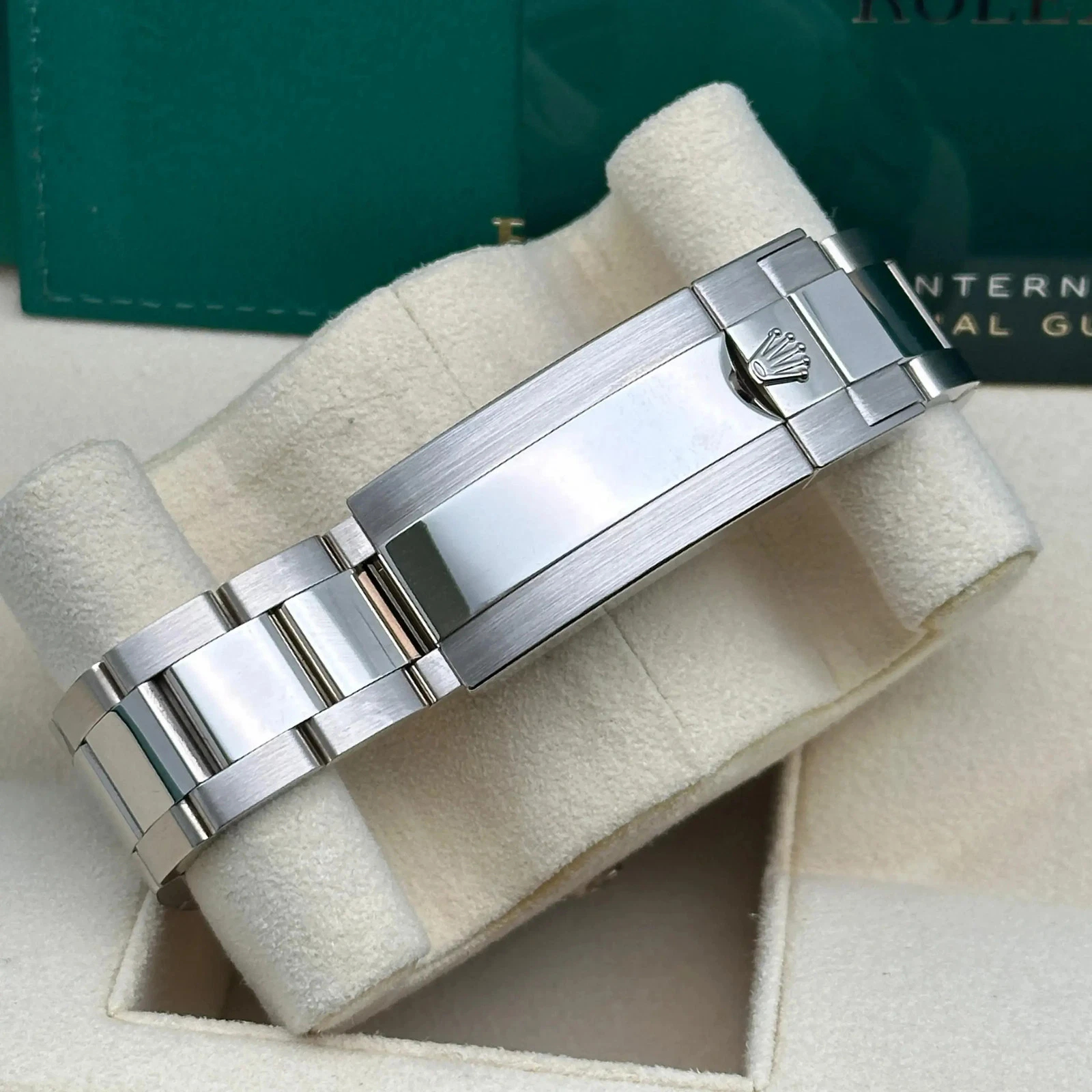 Rolex Submariner Super Clone Swiss ReplicaWatch Ref 126619LB 3235 Swiss Movement