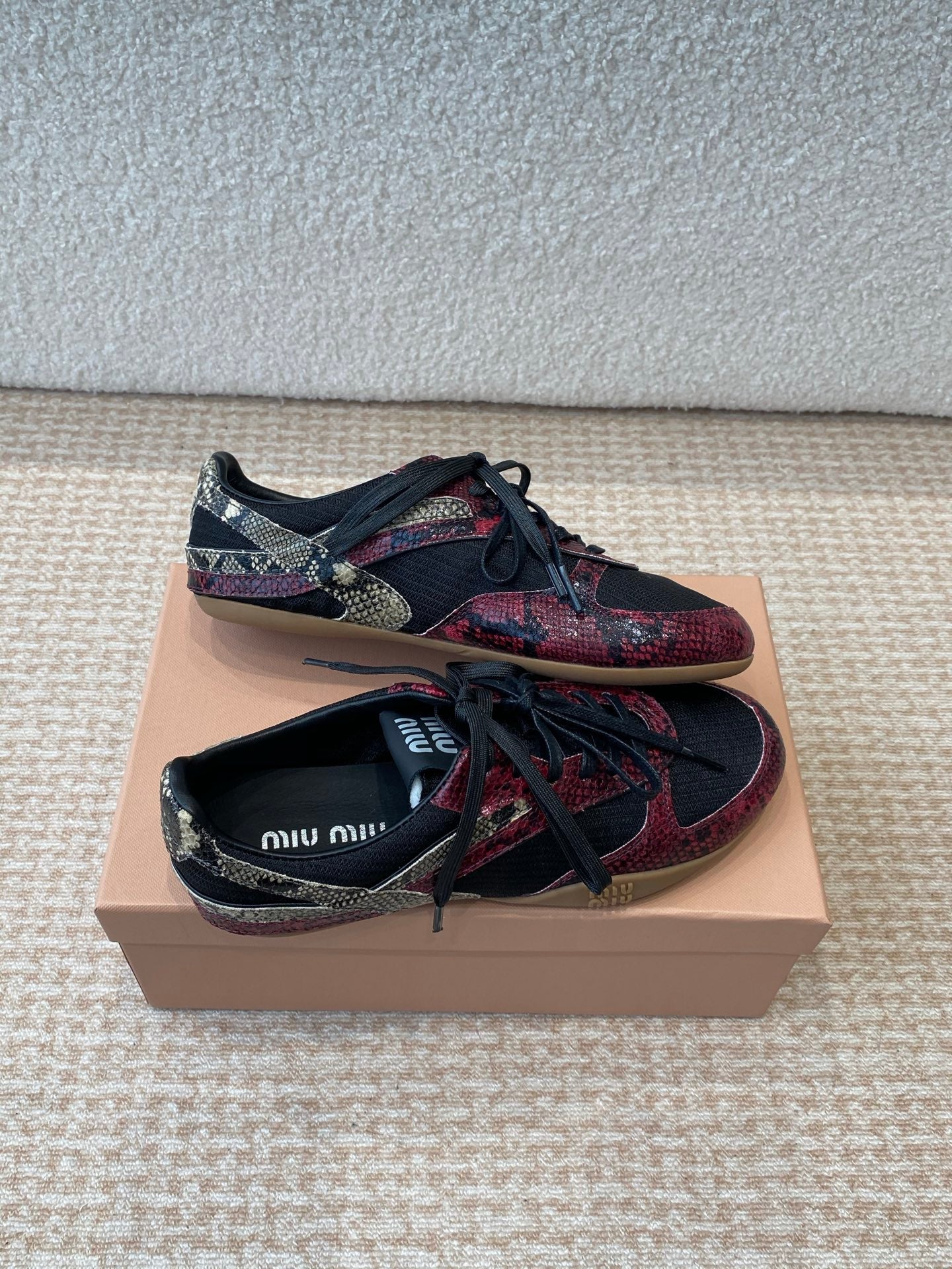 GYMNASIUM SNEAKER IN BLACK FABRIC AND BLACK RED SNAKE EFFECT CALFSKIN、mysite、Cacoeks