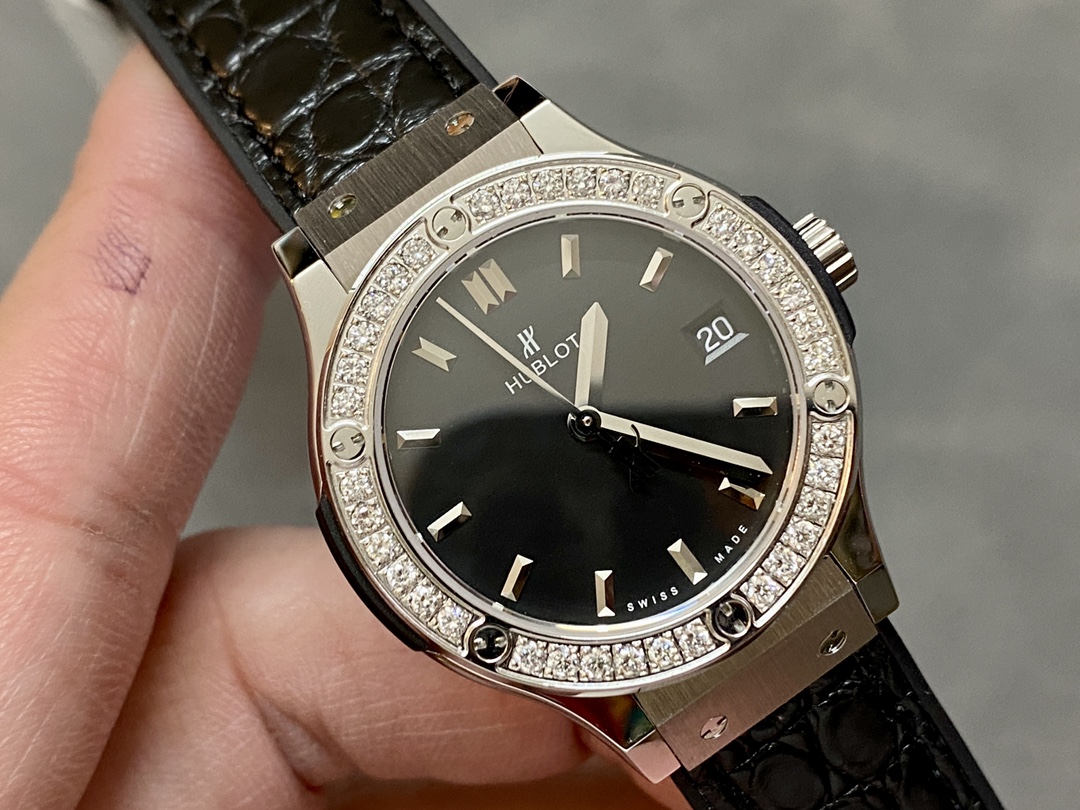 Hublot Classic Fusion 581.NX.1171.LR.1104 33mm Lady Watch-fasswatch