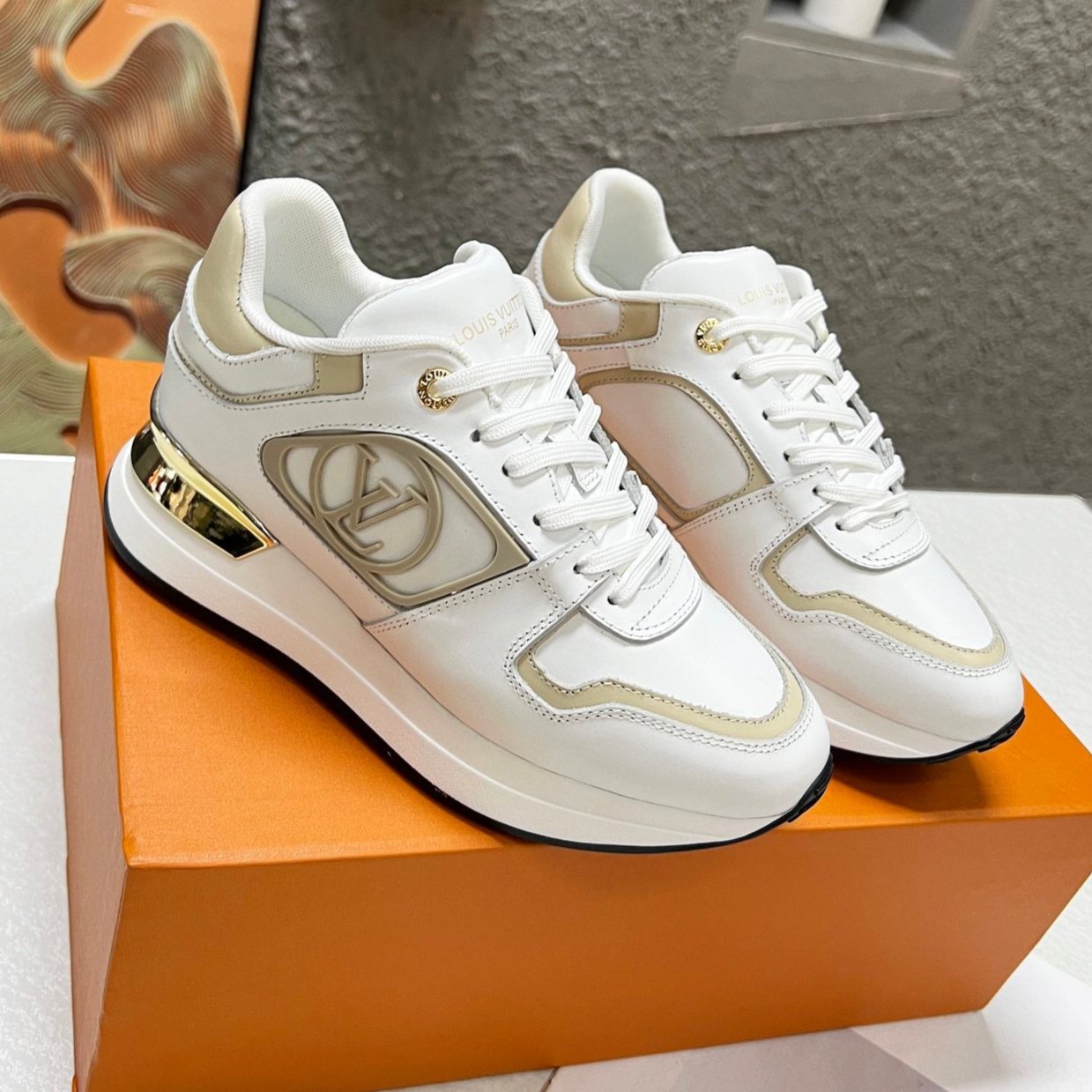 LV WOMEN SNEAKER IN WHITE MIX BEIGE CREAM CALFSKIN、mysite、Cacoeks