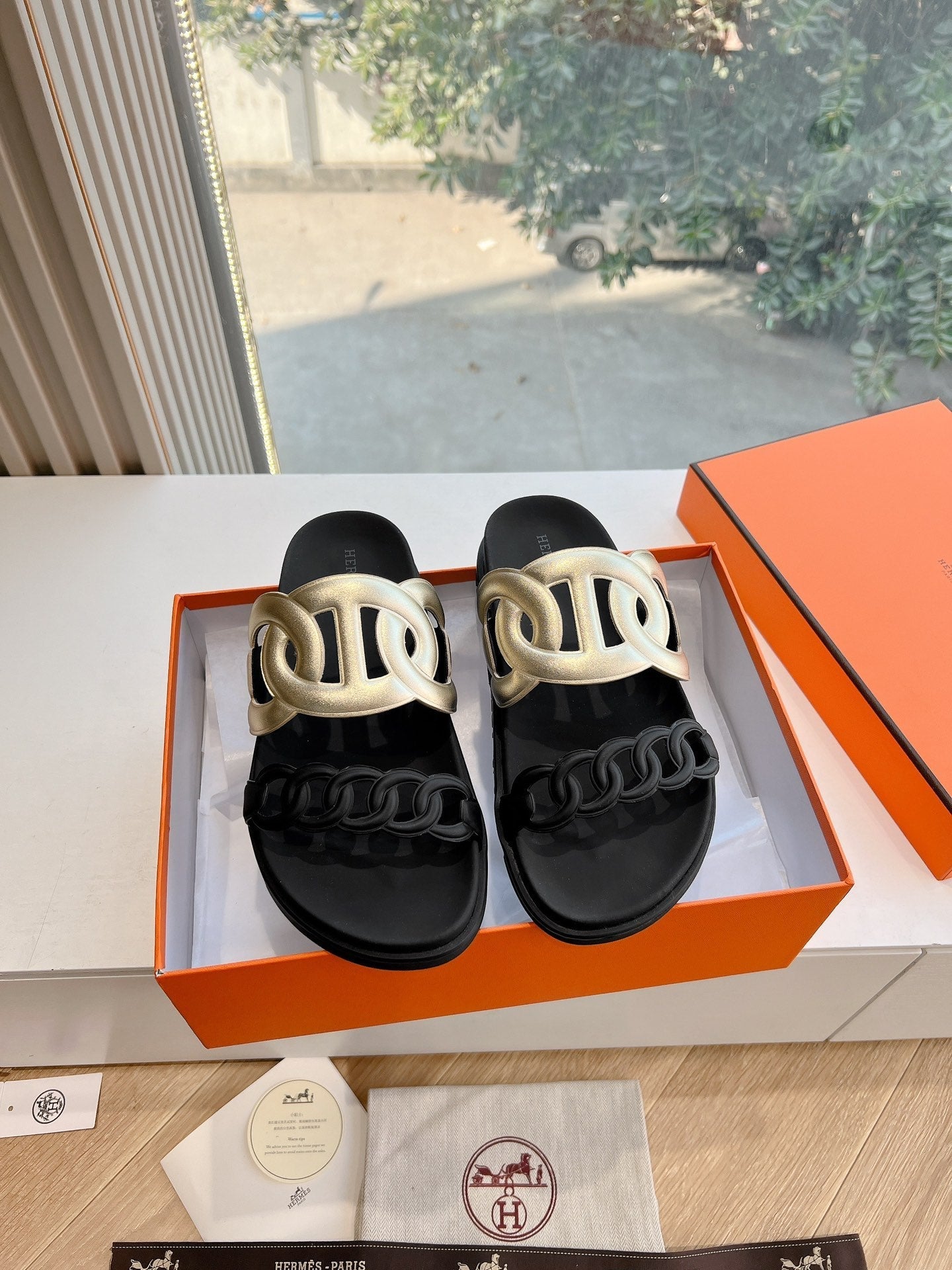 EXTRA SANDAL IN GOLD MIX BLACK CALFSKIN、mysite、Cacoeks