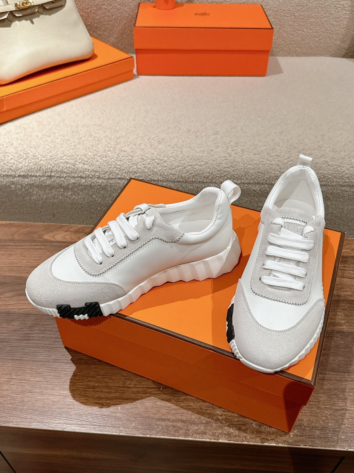 MAINLAND SNEAKER IN PALE GRAY SUEDE AND WHITE CALFSKIN 959308、mysite、Cacoeks