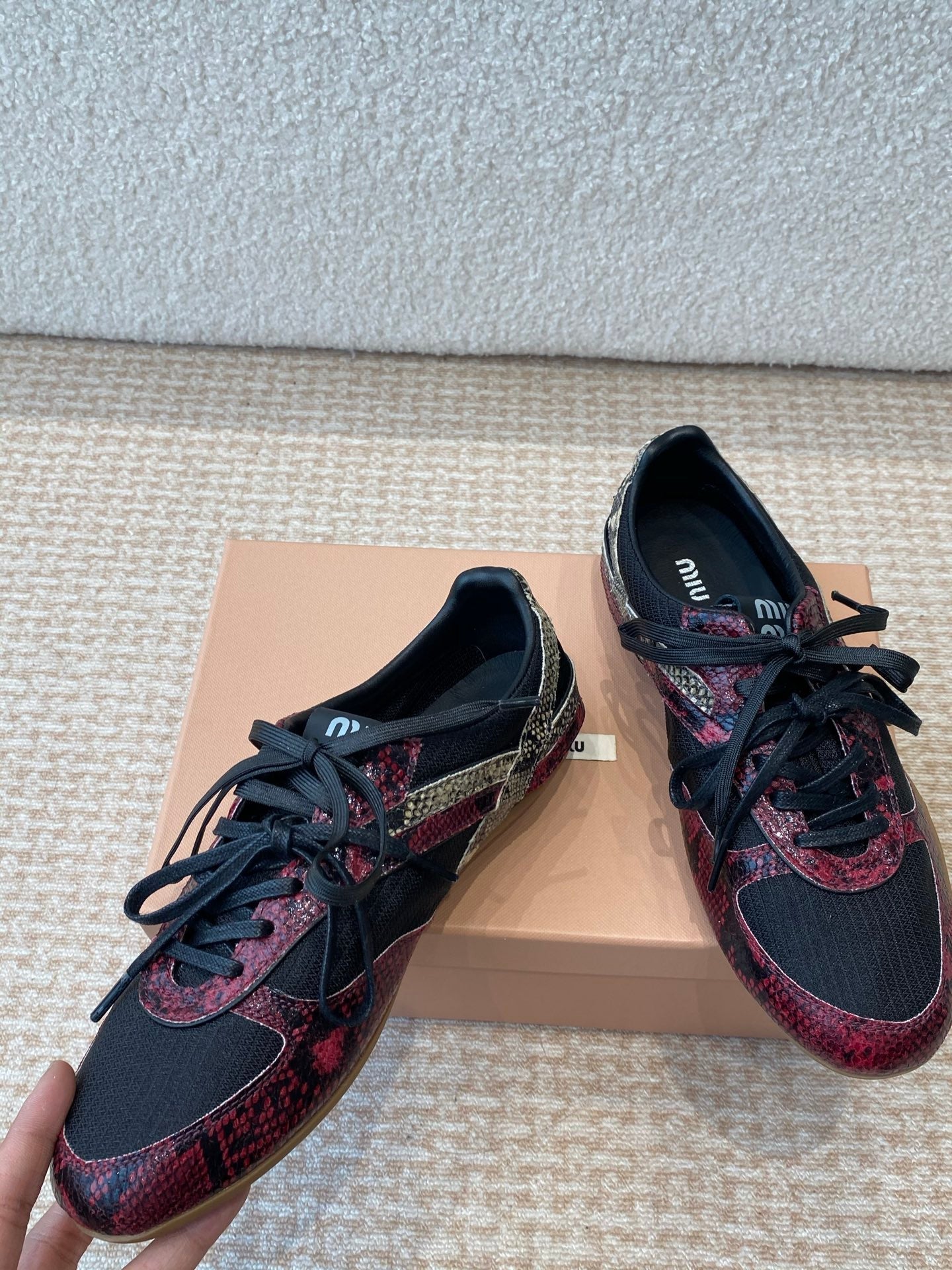 GYMNASIUM SNEAKER IN BLACK FABRIC AND BLACK RED SNAKE EFFECT CALFSKIN、mysite、Cacoeks