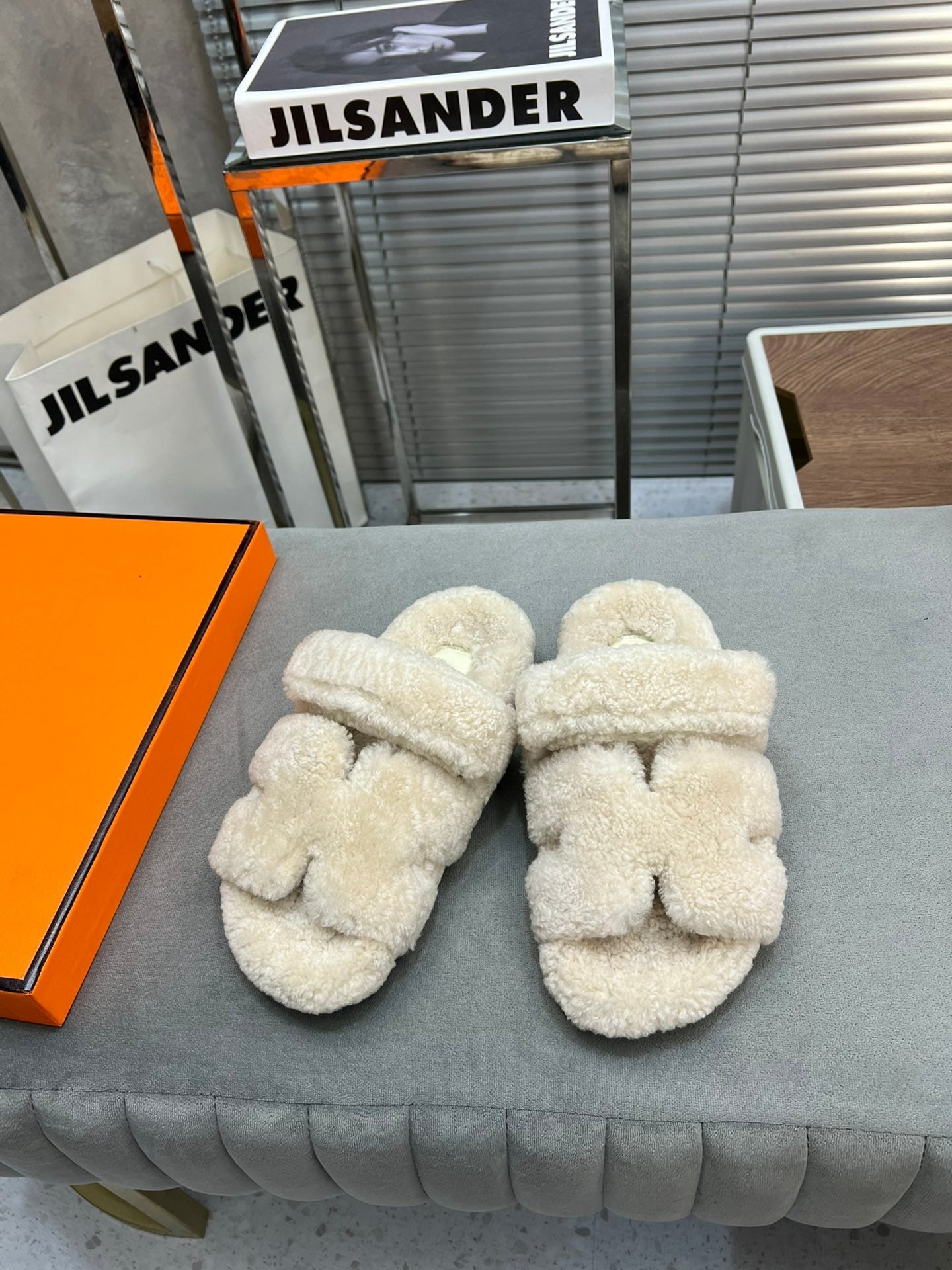 CHYPRE SLIPPERS IN BISQUE BEIGE LAMB WOOL、mysite、Cacoeks