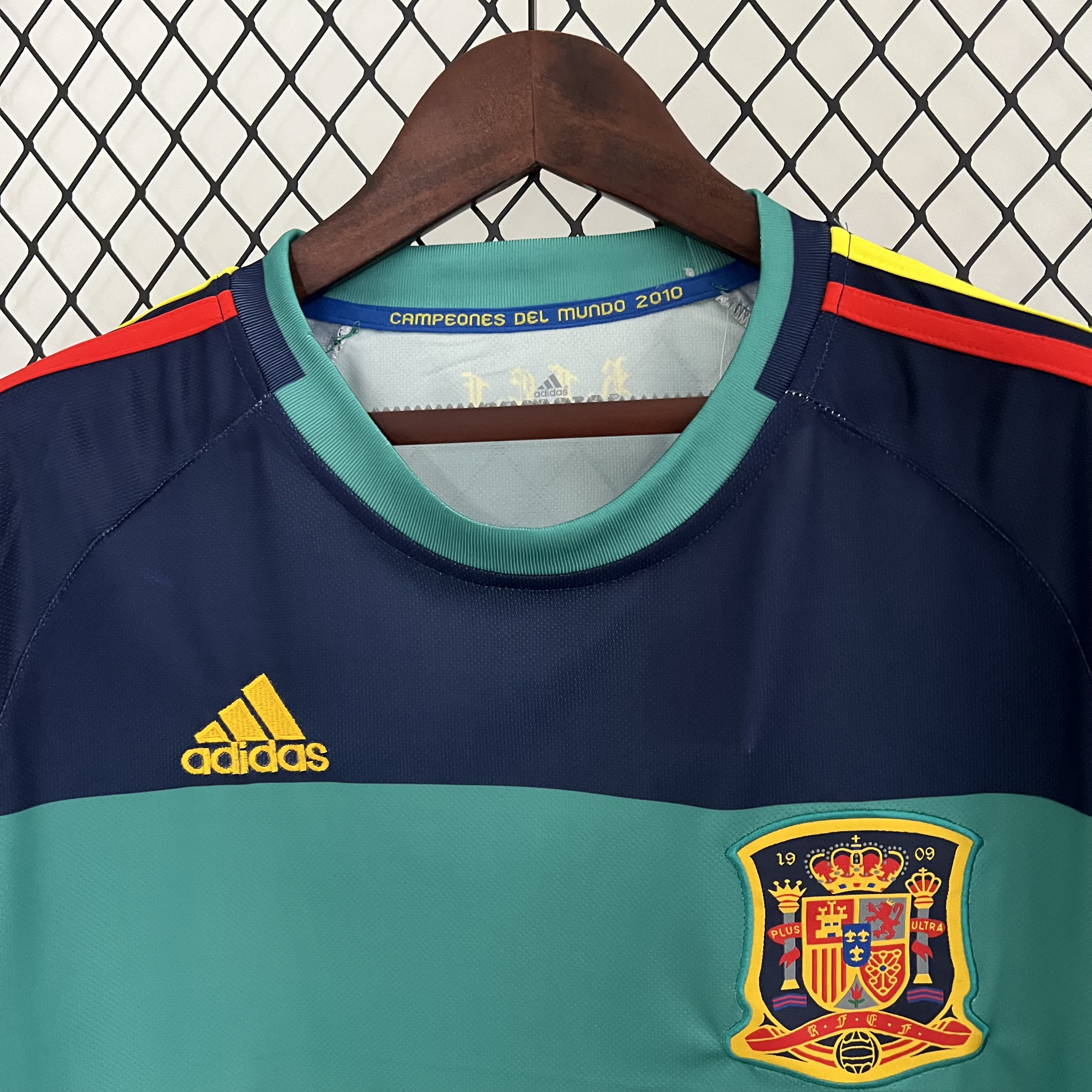 ManixJersey.com | Retro Spain 2010 Green Goalkeeper Jersey -Customize Name, Number and Patch | Worldwide Shipping