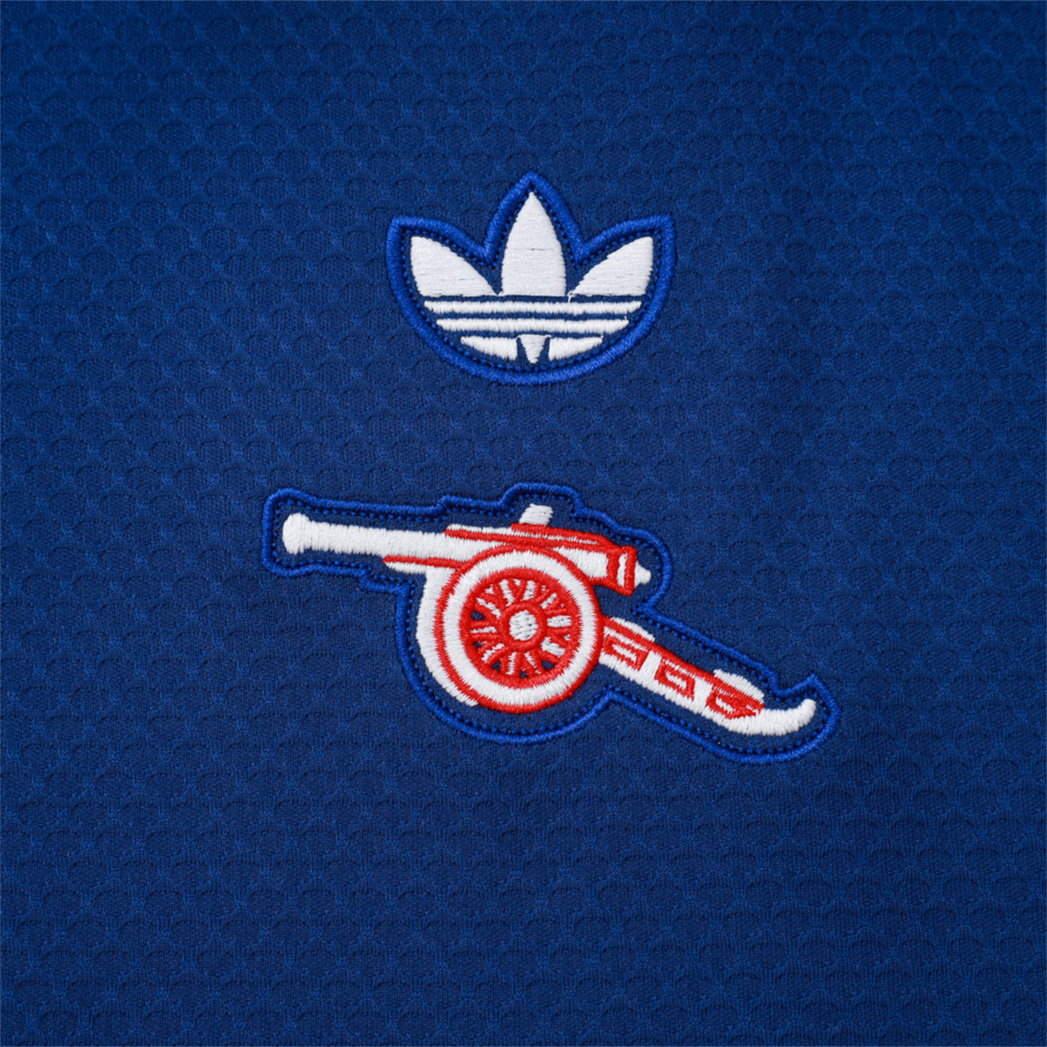 UltraTrikot-Arsenal 25-26 Throwback Trefoil Short-Sleeve Training Set - Royal Blue Top and Shorts