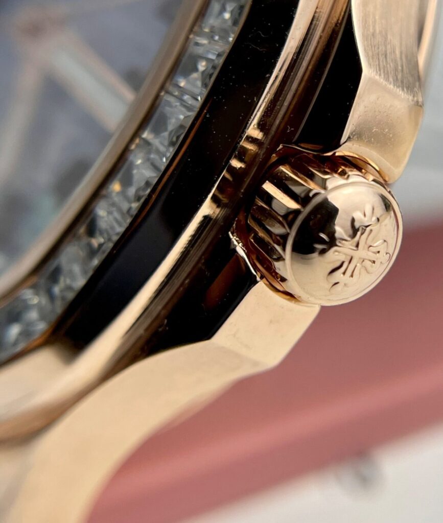 Đồng Hồ Patek Philippe Aquanaut 5072R Bọc Vàng Độ Kim Cương Moissanite 35 (1)