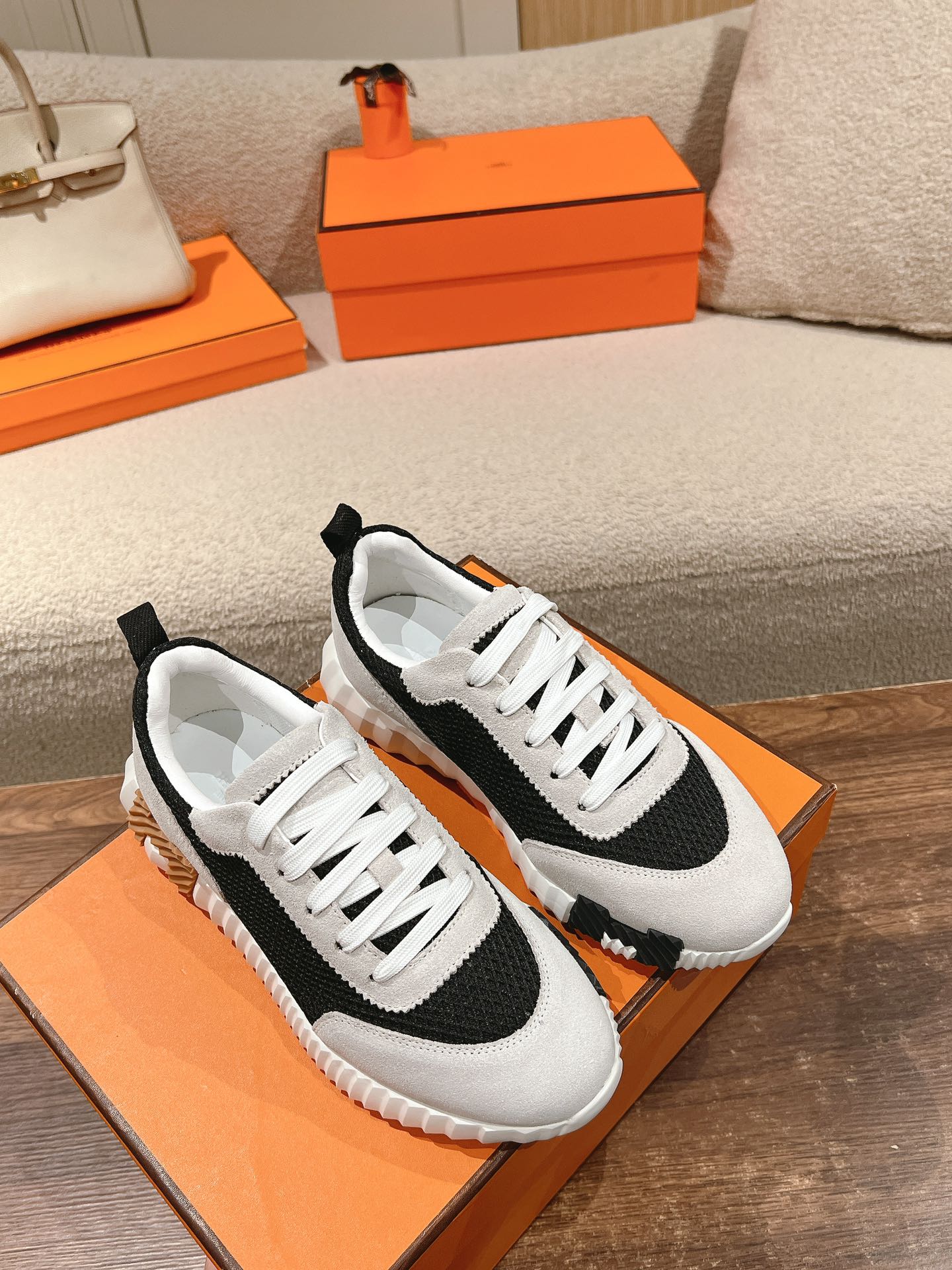 MAINLAND SNEAKER IN PALE GRAY SUEDE AND BLACK BREATHABLE MESH FABRIC、mysite、Cacoeks