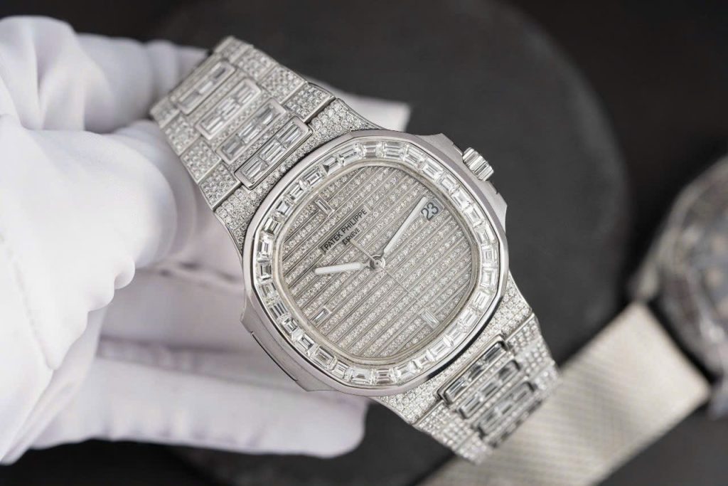 Đồng Hồ Patek Philippe Nautilus 5719 Replica 11 Đính Full Đá (12)
