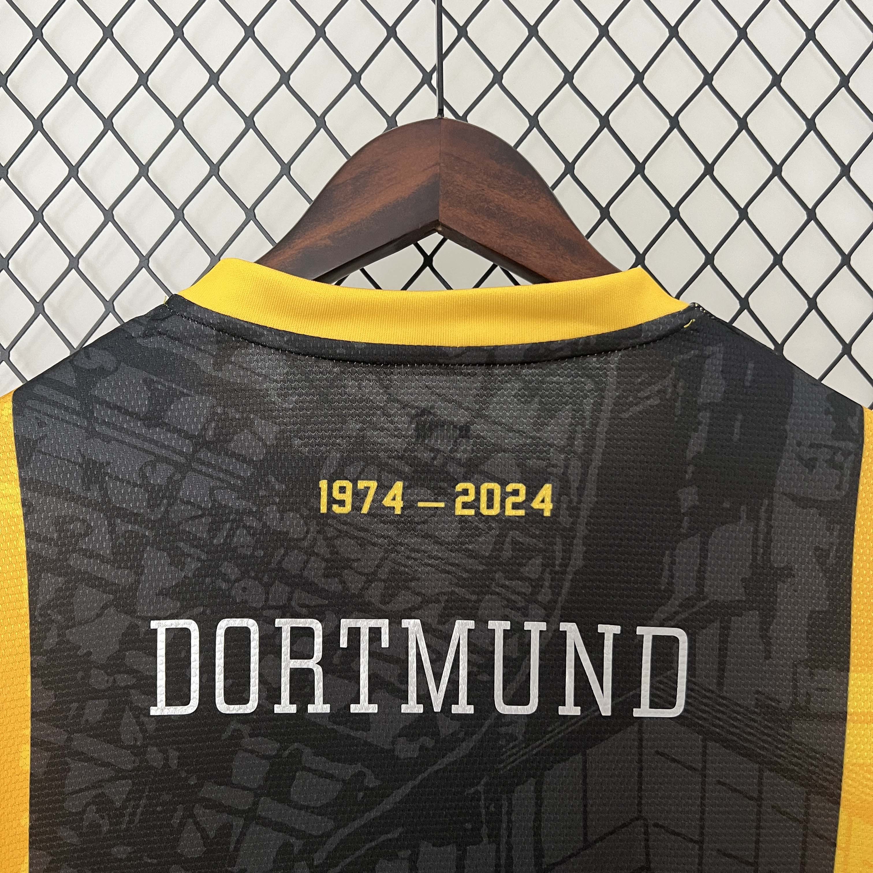2023-2024 Dortmund Blackout Special Edition Football Shirt:football jersey mysite: unitedjerseyfootball 邓江浪:football