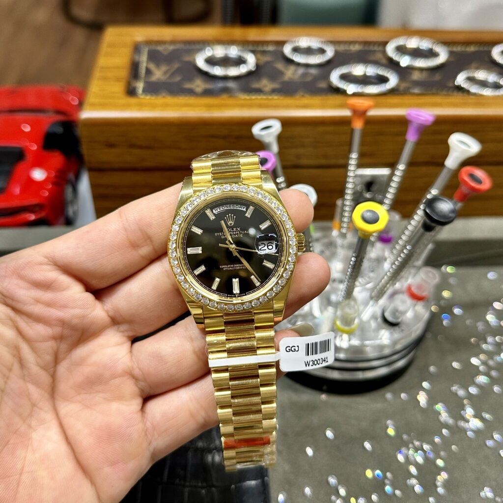 Đồng Hồ Rolex Day-Date Đính Kim Cương Moissanite Mặt Đen 40mm (3)
