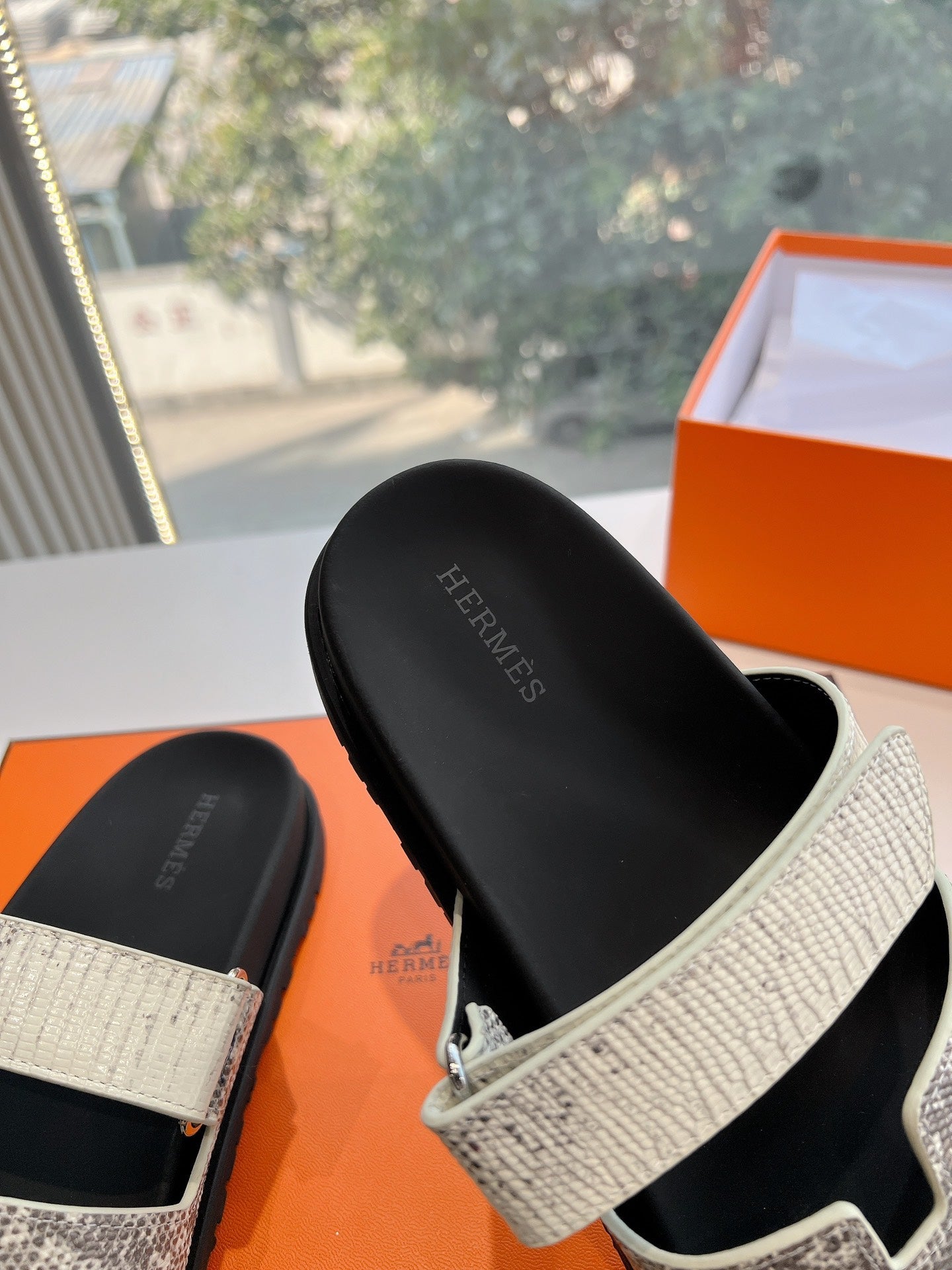 CHYPRE SANDAL IN WHITE MIX BLACK LIZARD SKIN、mysite、Cacoeks