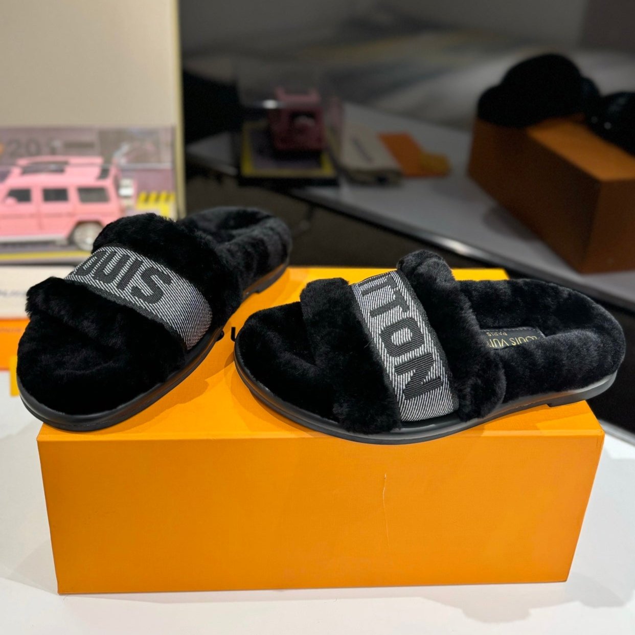 FURRY SLIPPER IN BLACK SHEARLING、mysite、Cacoeks