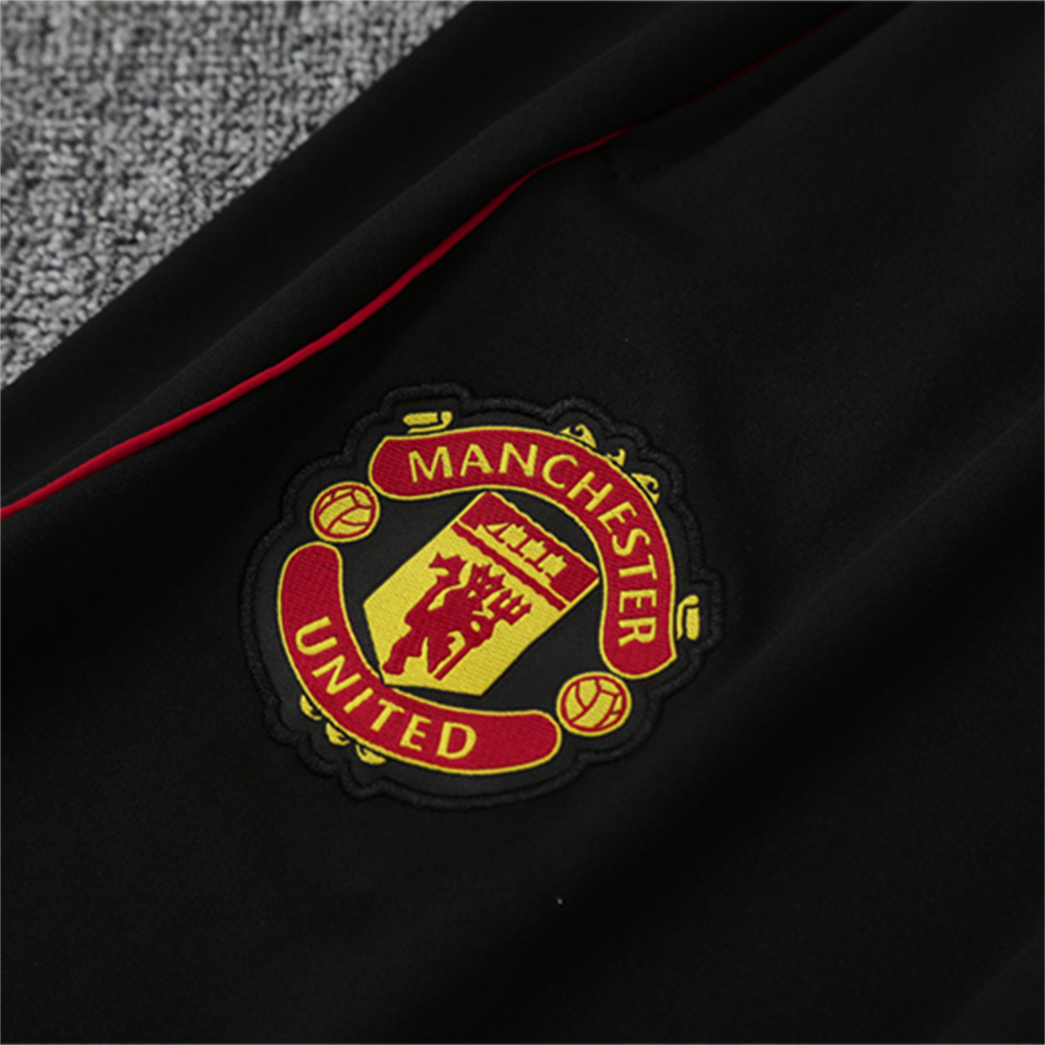 UltraTrikot-Manchester United 25-26 Long Sleeves Training Set - White Top & Black Pants