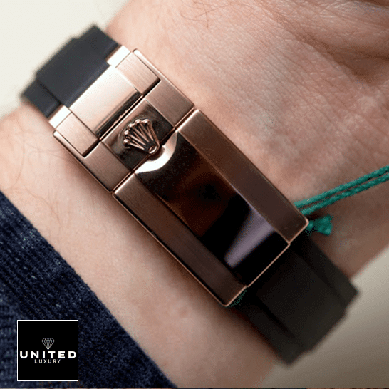 Rolex Yacht-Master 40 116655 SATS Rose Gold Automatic Rubber Black Dial Replica 3 Rolex Yacht Master Stainless Steel Clasp Replica on the wrist