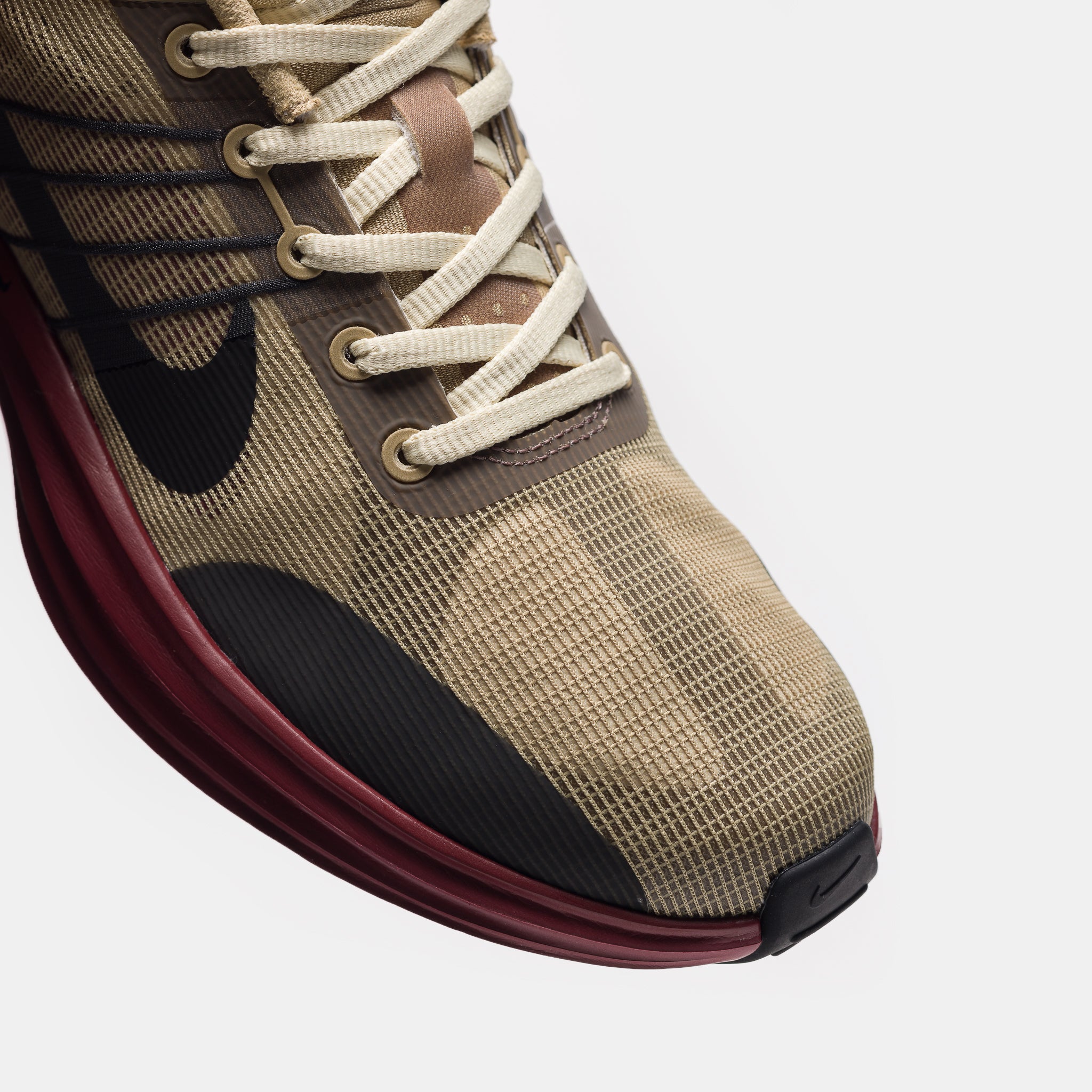 Lunar Roam Sneaker in Parachute Beige/Black/Light Khaki