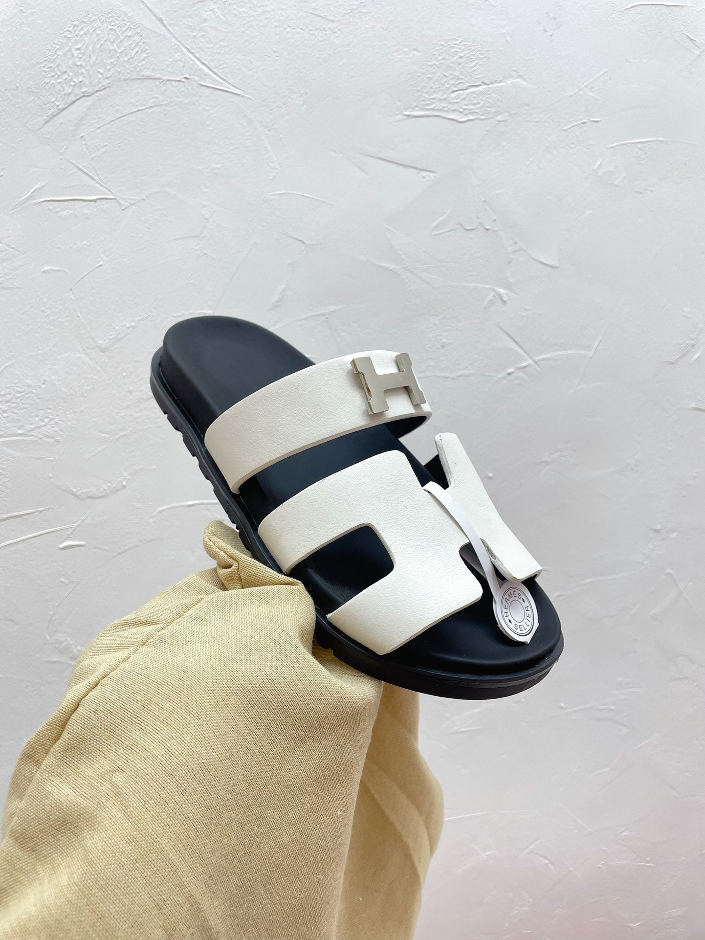CHYPRE SANDAL WHITE LAMBSKIN WITH H BUCKLE、mysite、Cacoeks