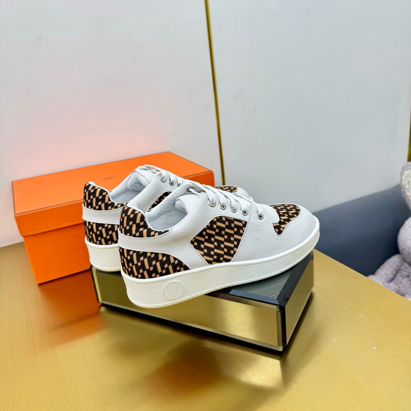 FREE SNEAKER IN WHITE CALFSKIN AND "H EN BIAIS" BROWN CANVAS、mysite、Cacoeks