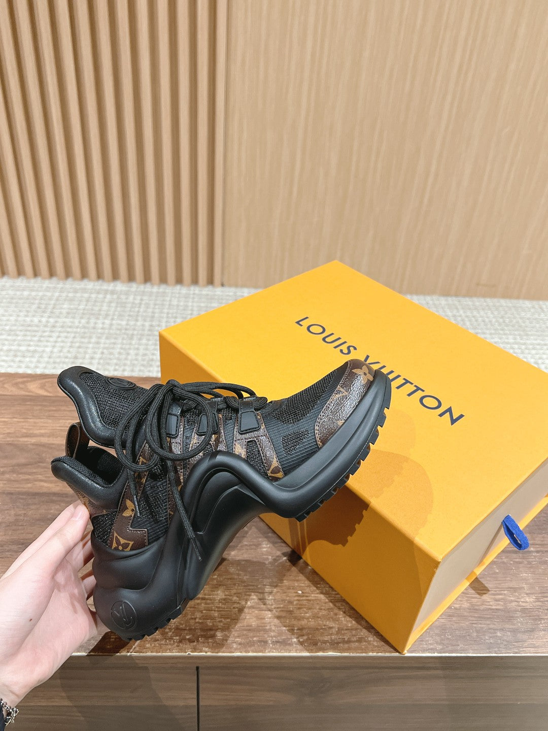 LV ARCHLIGHT SNEAKER IN BLACK CANVAS AND CHOCOLATE BROWN MONOGRAM CALFSKIN、mysite、Cacoeks