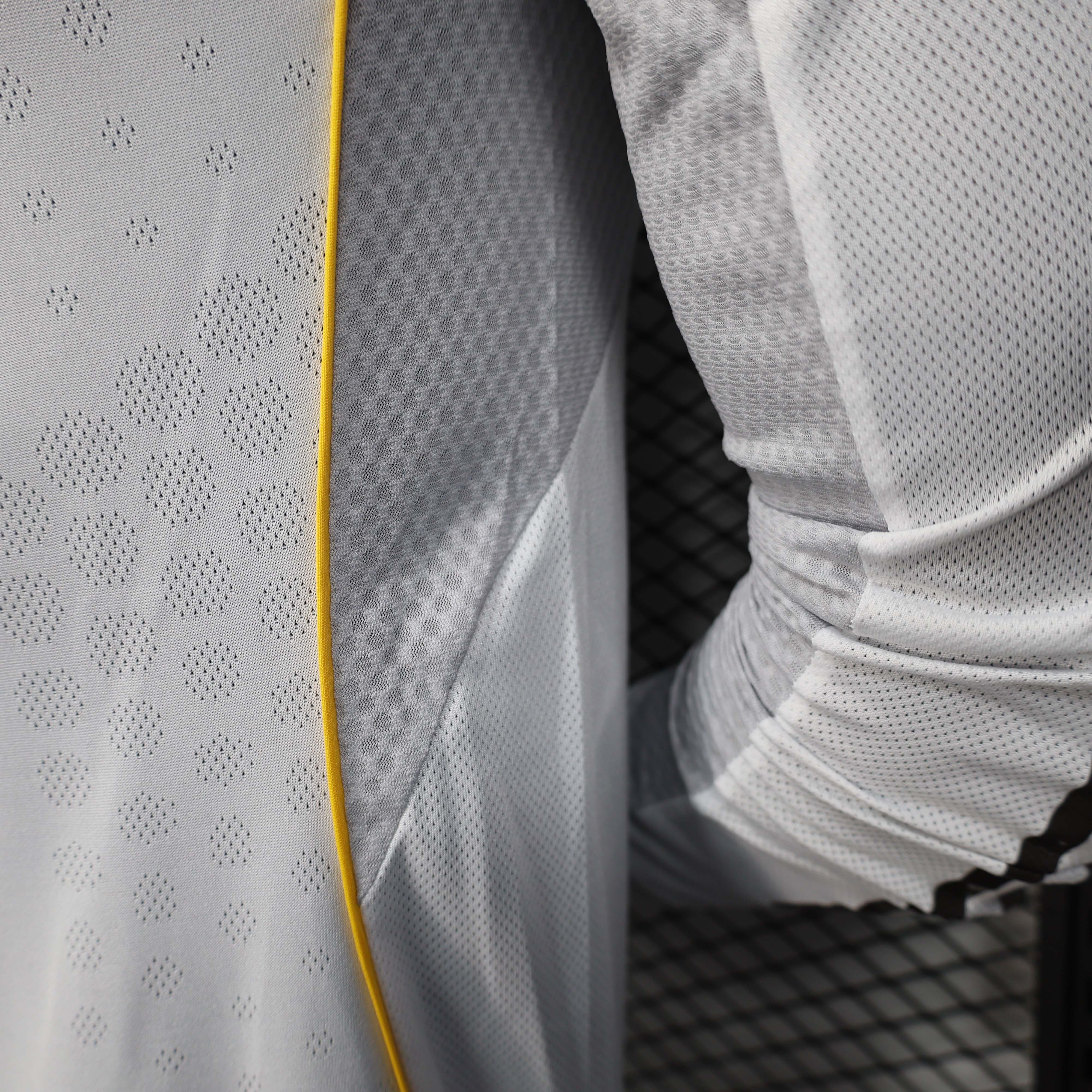 2025/2026 Long Sleeve Player Version Real Madrid Home Football Shirt1:1 Thai Quality:football jersey mysite: unitedjerseyfootball 邓江浪:football