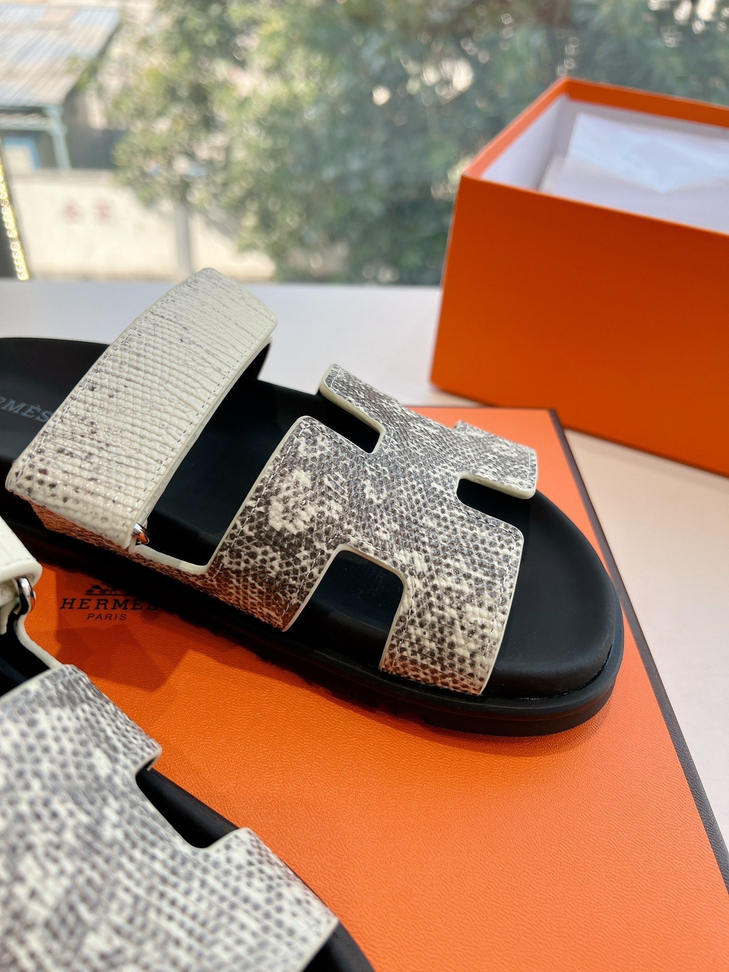 CHYPRE SANDAL IN WHITE MIX BLACK LIZARD SKIN、mysite、Cacoeks