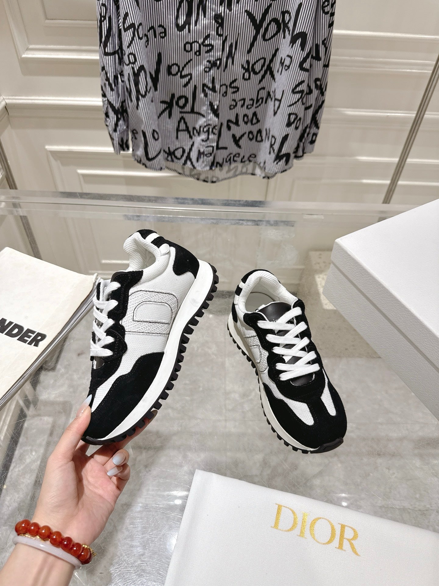 DIOR 25S C'EST DIOR SNEAKER IN WHITE BLACK CALFSKIN AND SUEDE、mysite、Cacoeks