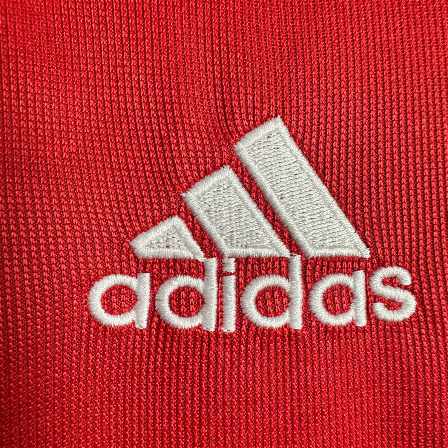 GlobeJersey-Retro Bayern Munich 2005-06 Home Jersey