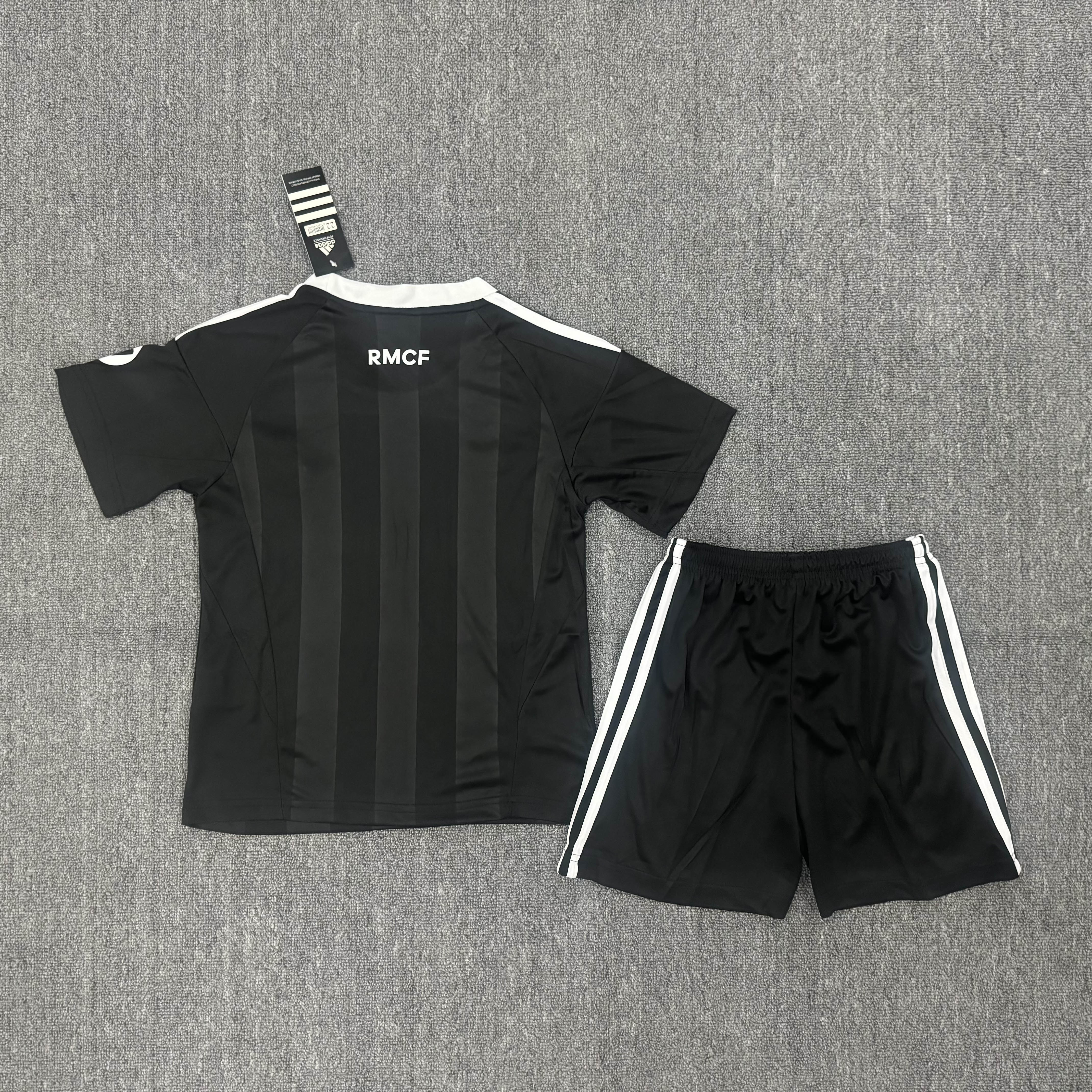 2025/2026 Real Madrid Goalkeeper Black Football Shirt 1:1 Thai Quality Kids Size:football jersey mysite: unitedjerseyfootball 邓江浪:football