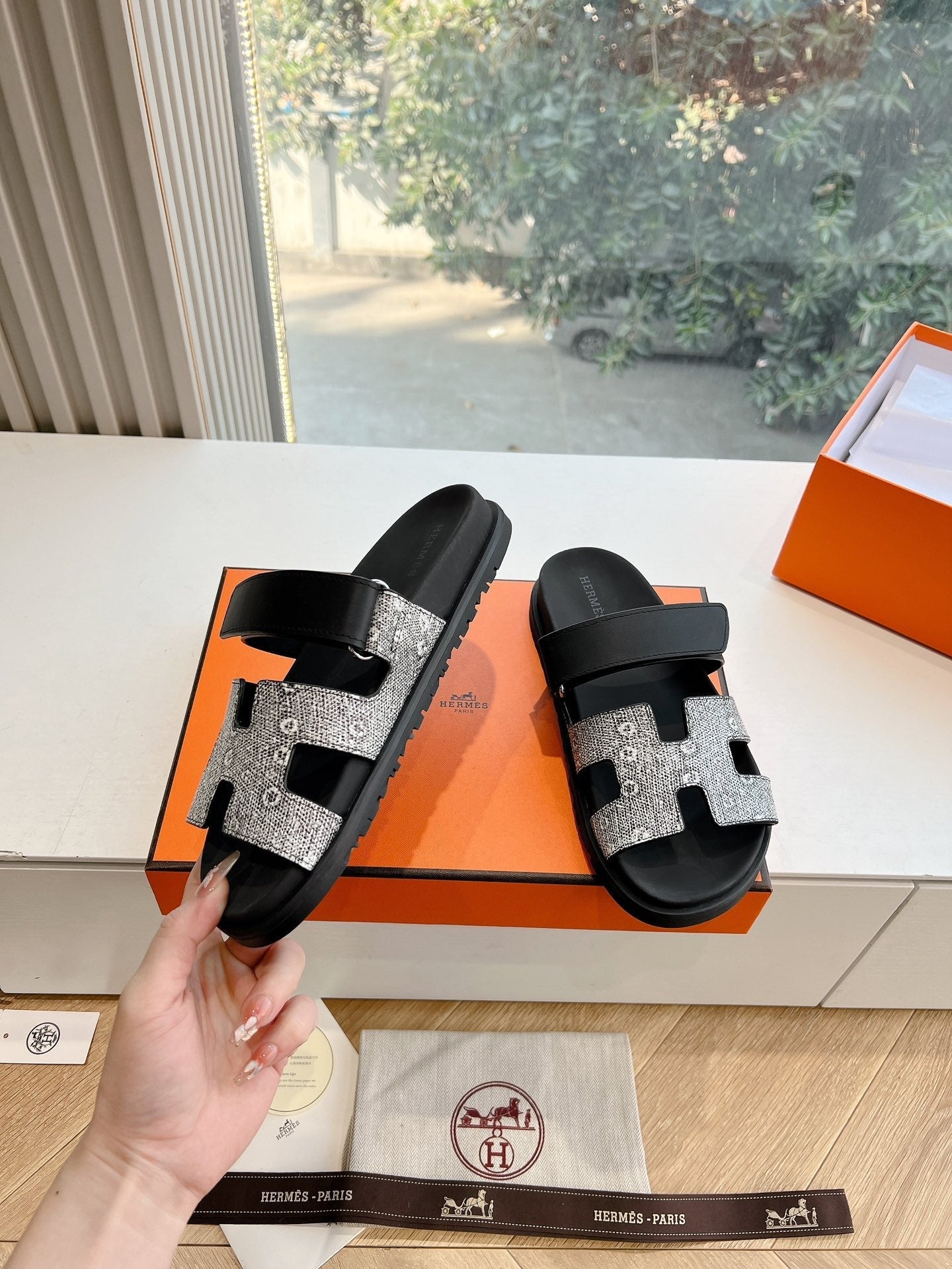 CHYPRE SANDAL IN BLACK MIX WHITE LIZARD SKIN、mysite、Cacoeks