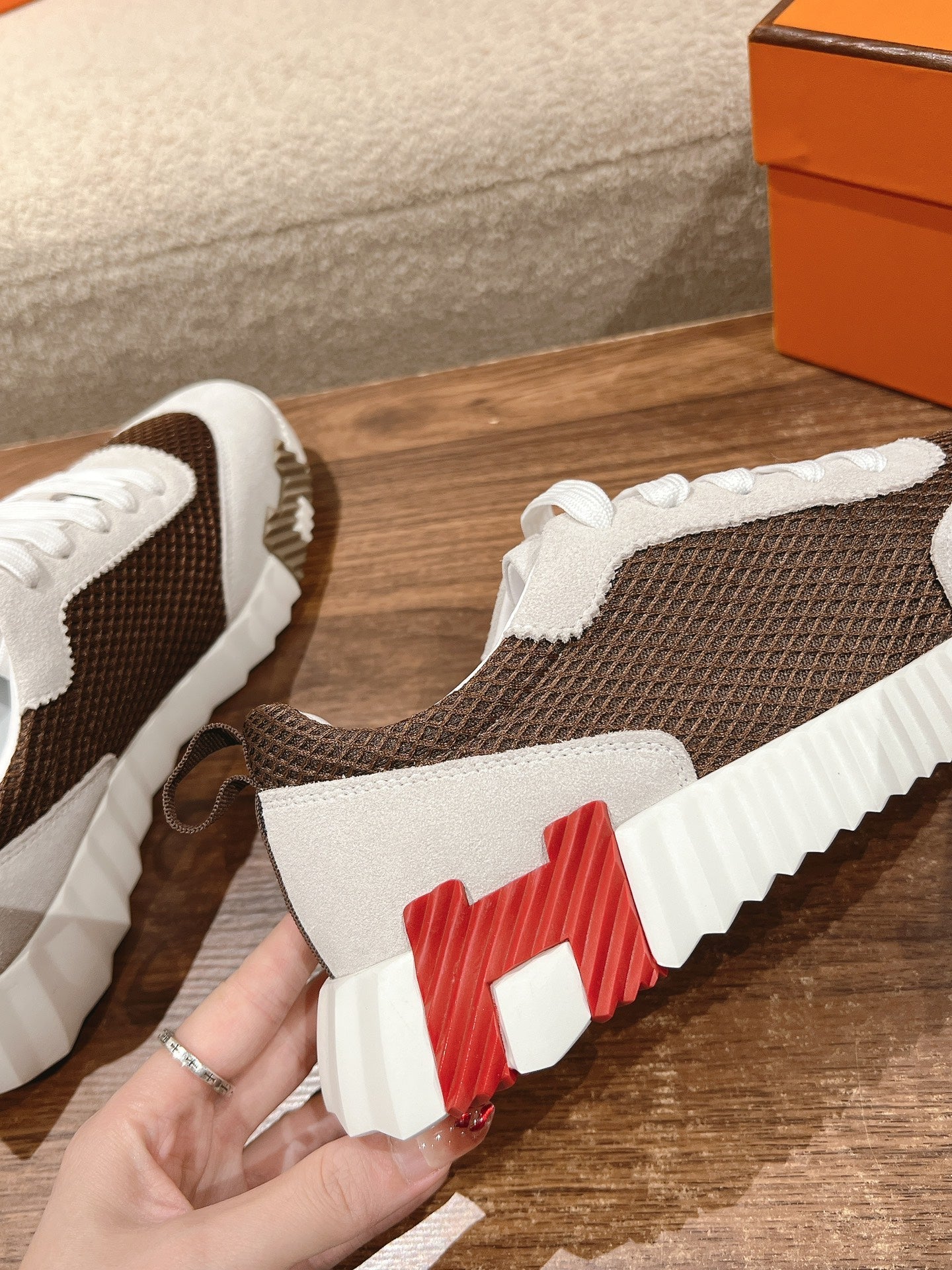 MAINLAND SNEAKER IN PALE GRAY SUEDE AND MOCHA BROWN BREATHABLE MESH FABRIC、mysite、Cacoeks