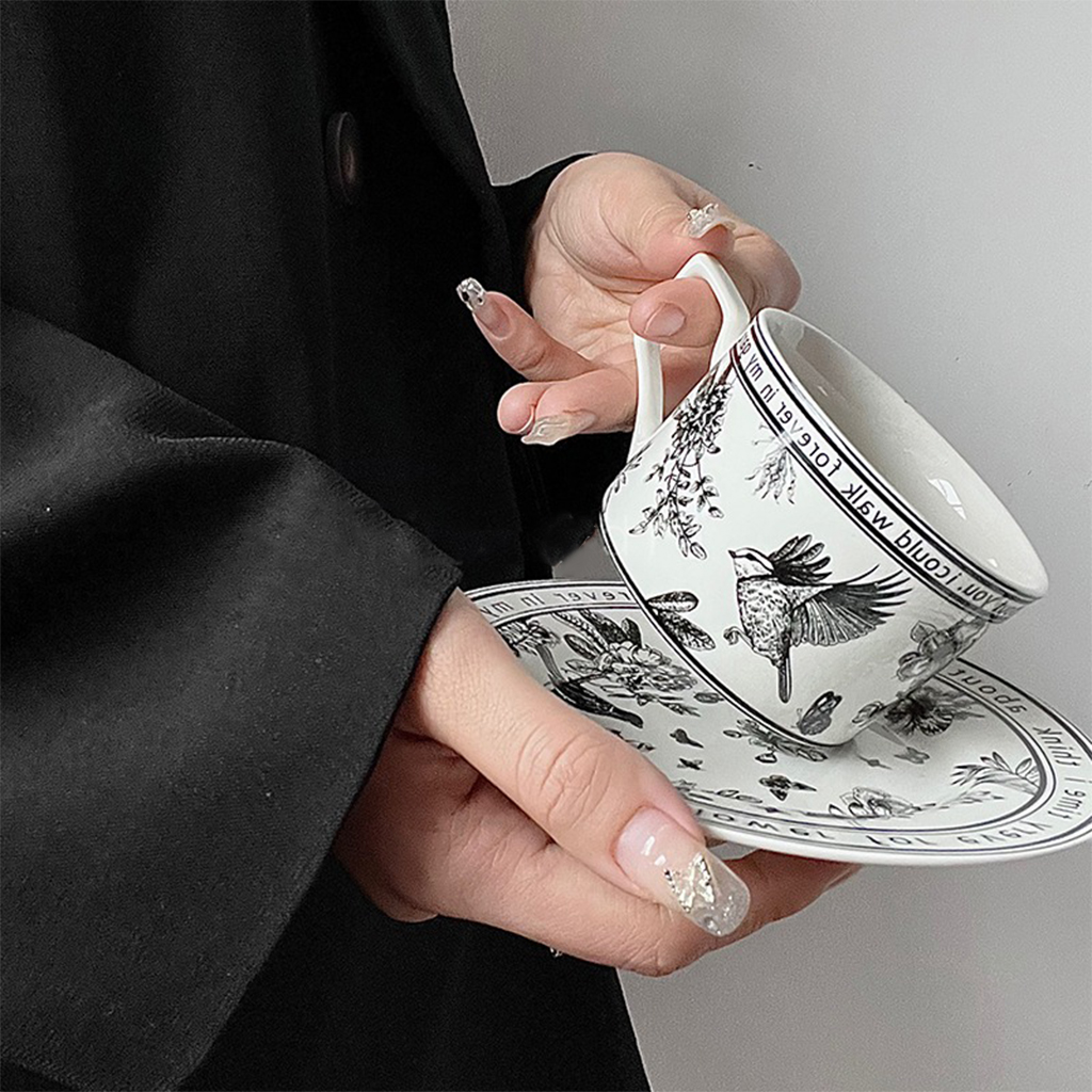 GEEK BAR-https://www.hot-toy.com/