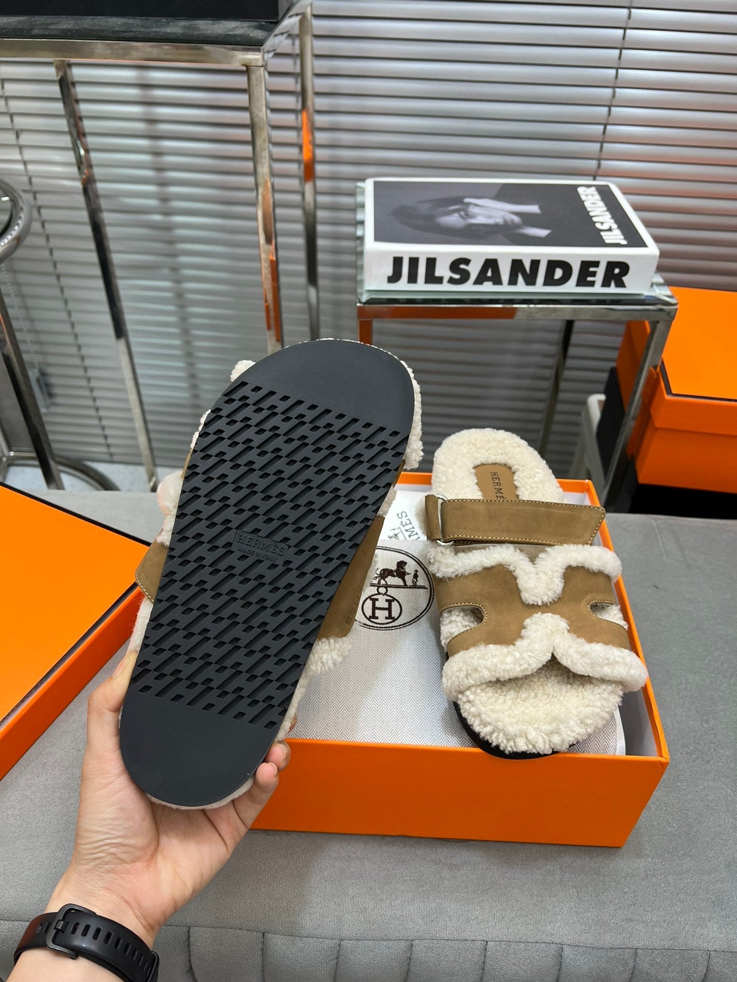 CHYPRE SLIPPERS IN BEIGE LAMB WOOL AND LIGHT FRENCH BEIGE SUEDE、mysite、Cacoeks