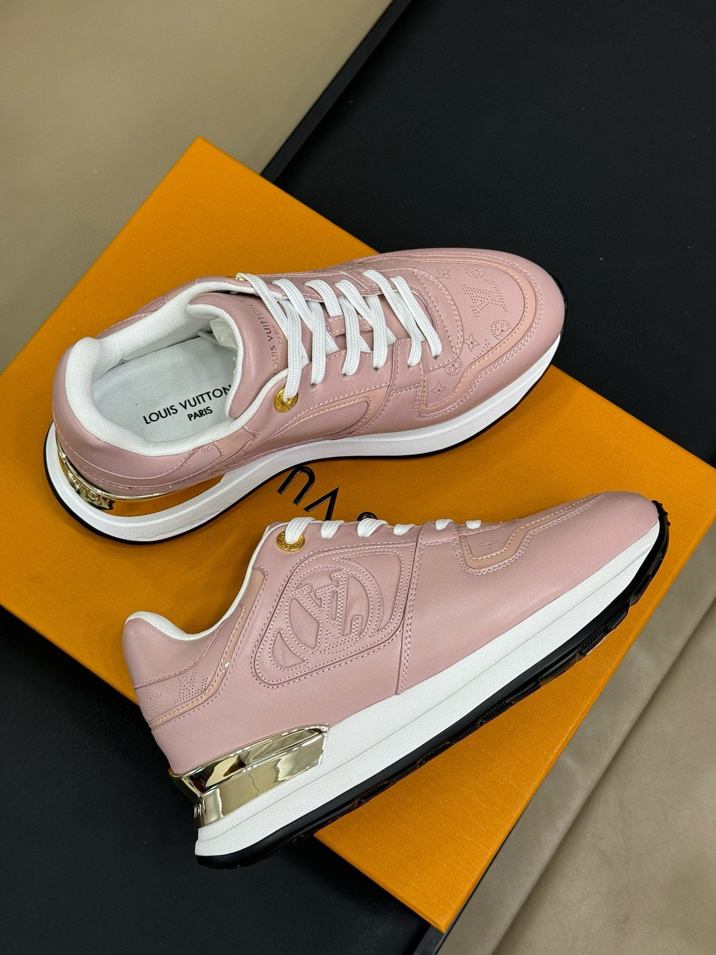 LV NEO RUN AWAY SNEAKER IN PASTEL PINK CALFSKIN、mysite、Cacoeks