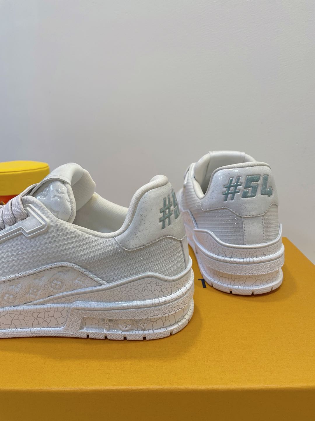 LV TRAINER MAXI SNEAKER IN WHITE EMBOSSED CALFSKIN、mysite、Cacoeks